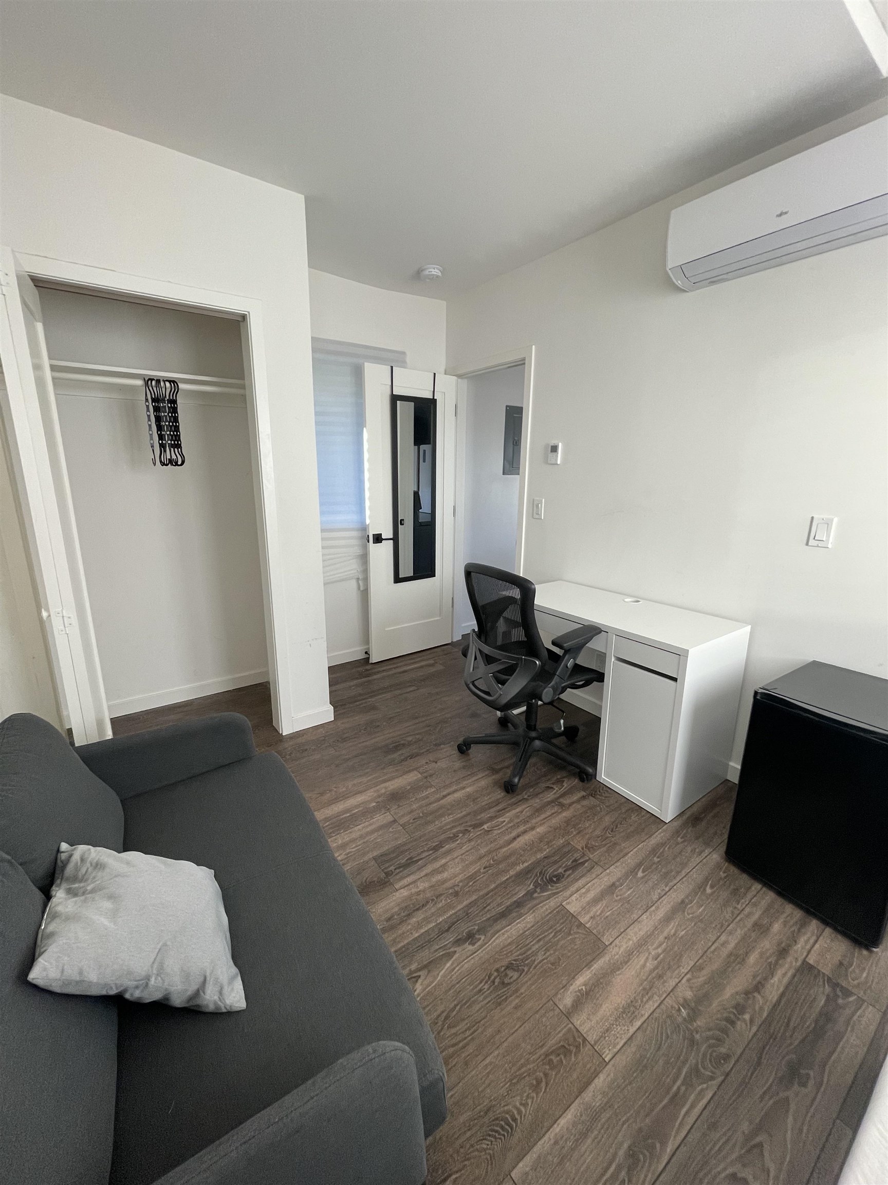 Detail Gallery Image 5 of 15 For 2718 Durant Ave #B,  Berkeley,  CA 94704-1725 - 3 Beds | 1 Baths