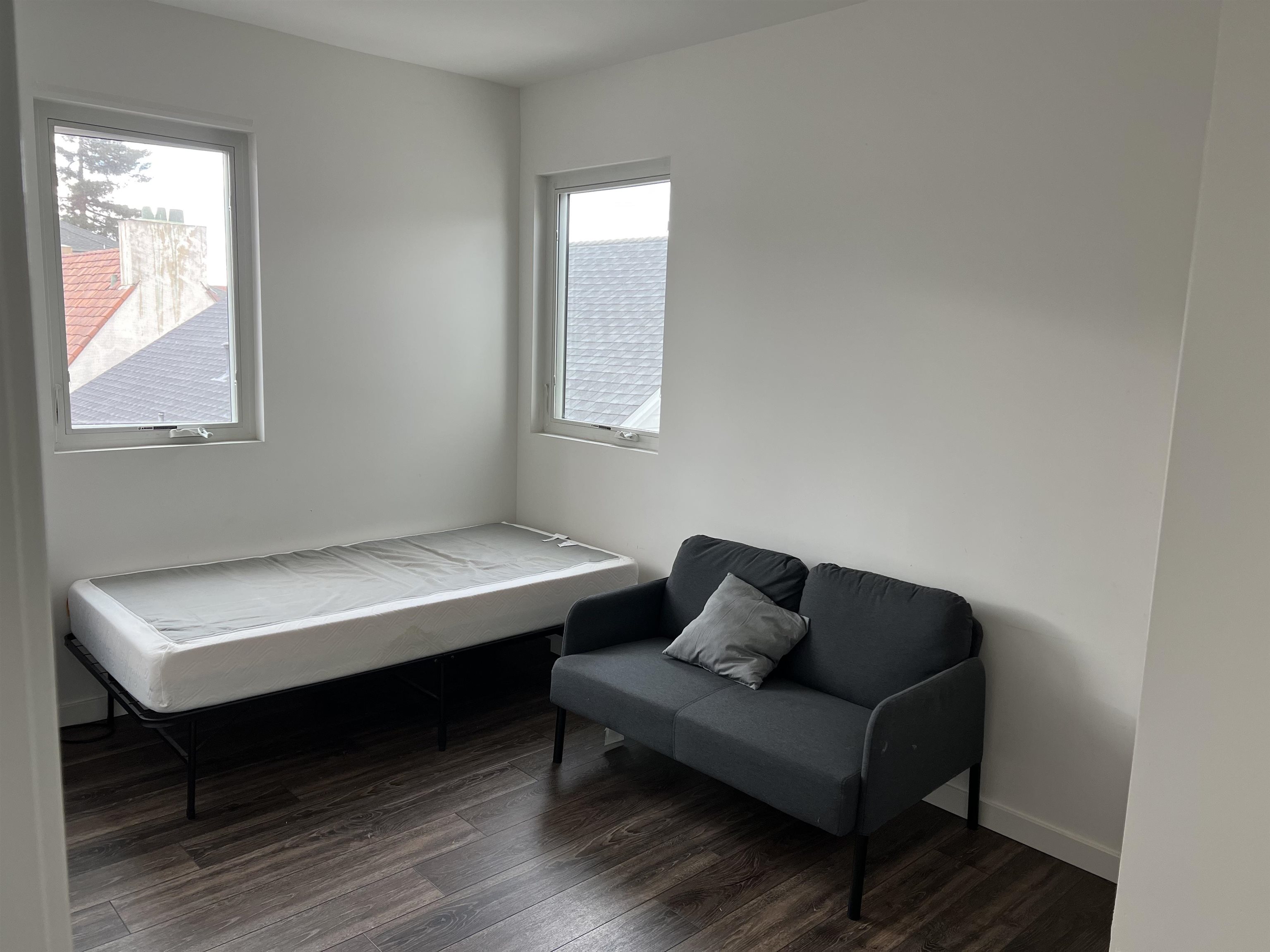 Detail Gallery Image 8 of 15 For 2718 Durant Ave #B,  Berkeley,  CA 94704-1725 - 3 Beds | 1 Baths