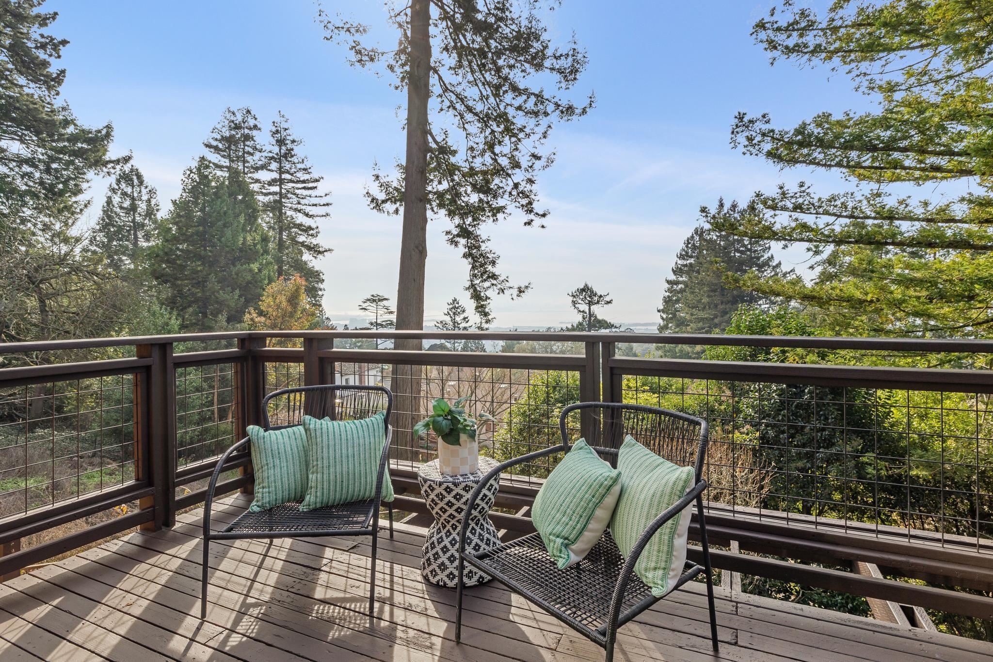 Detail Gallery Image 9 of 60 For 1024 Miller Avenue, Berkeley,  CA 94708 - 4 Beds | 3 Baths