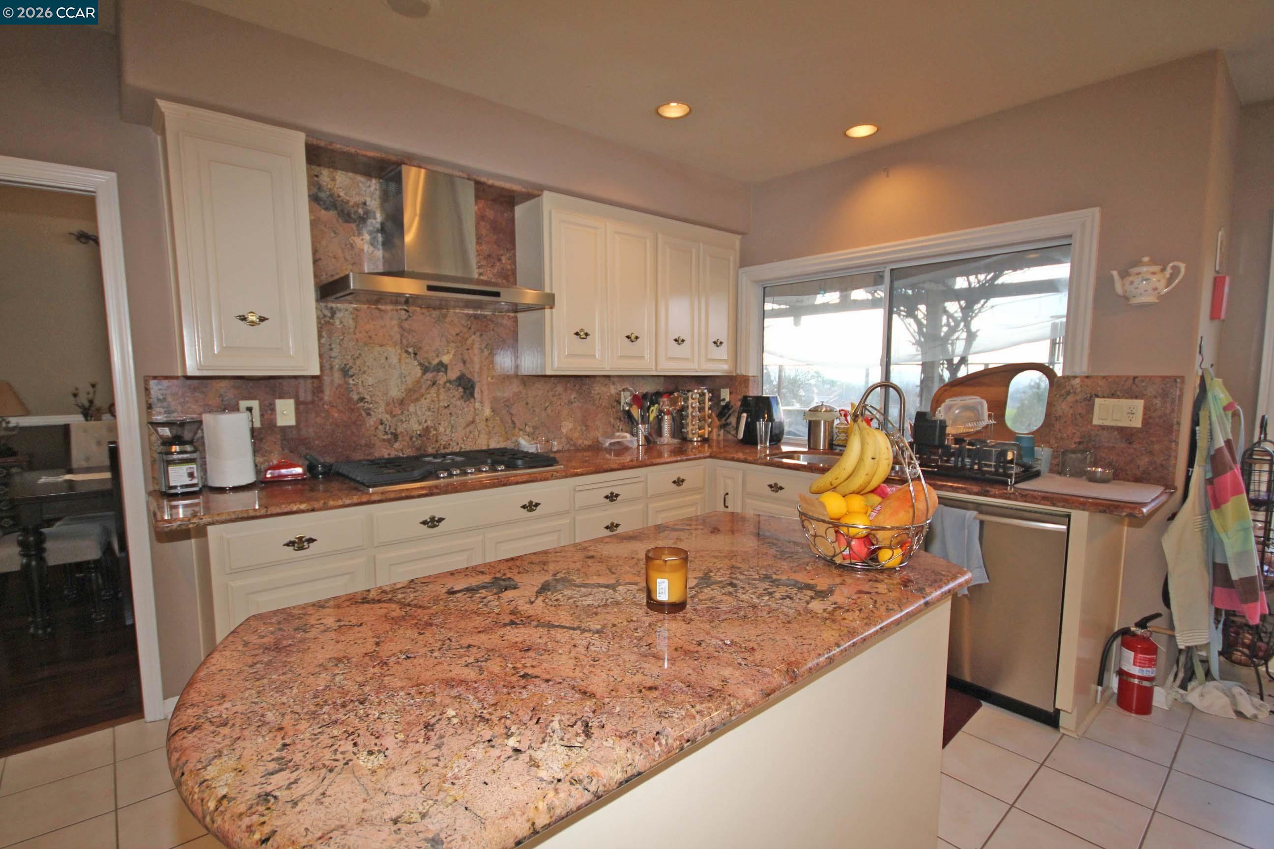 Detail Gallery Image 10 of 29 For 243 Viewpoint Dr., Danville,  CA 94506 - 5 Beds | 3 Baths