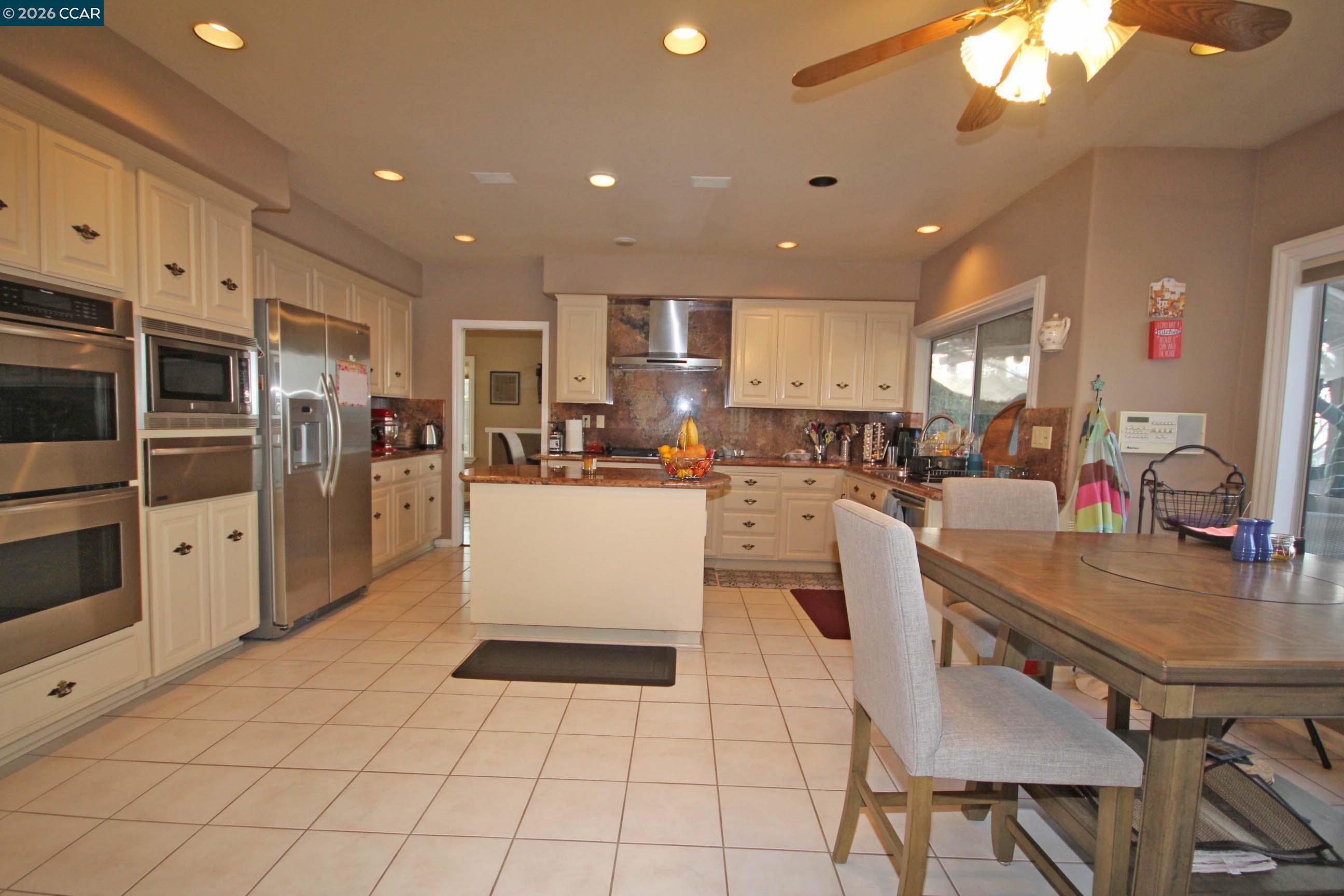 Detail Gallery Image 12 of 29 For 243 Viewpoint Dr., Danville,  CA 94506 - 5 Beds | 3 Baths