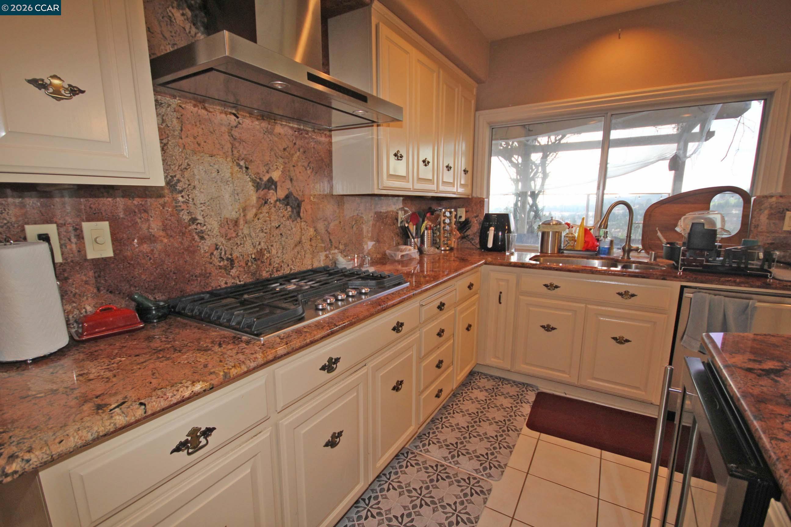 Detail Gallery Image 9 of 29 For 243 Viewpoint Dr., Danville,  CA 94506 - 5 Beds | 3 Baths