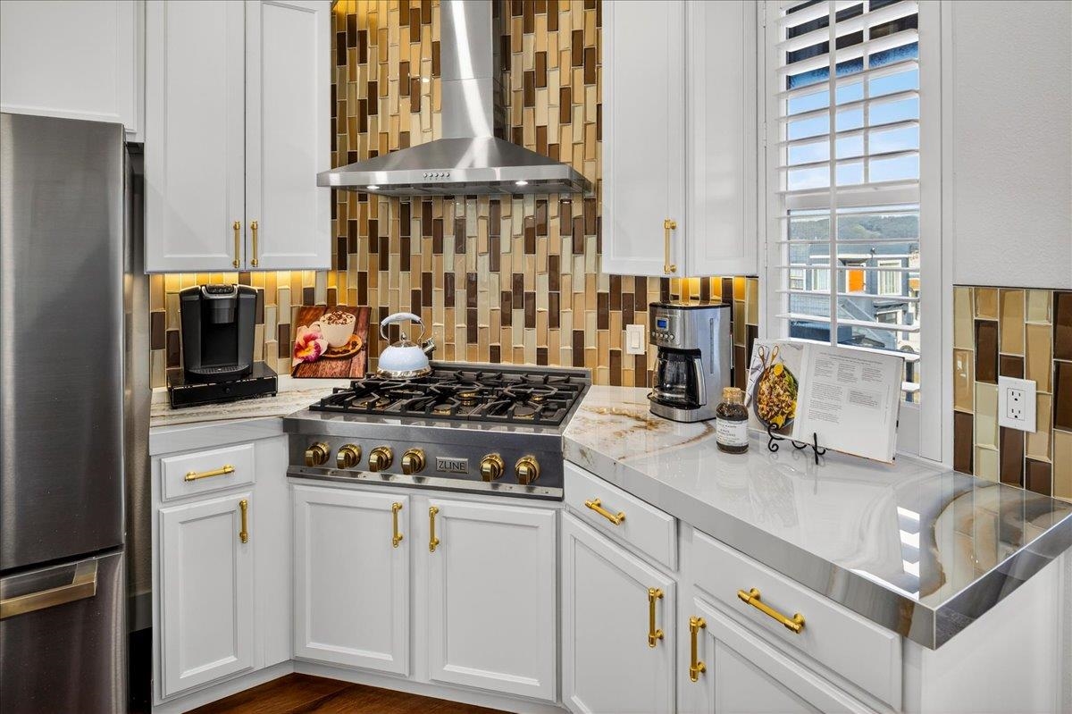 Detail Gallery Image 24 of 60 For 209 Bay Ridge Dr, Daly City,  CA 94014 - 5 Beds | 3/1 Baths