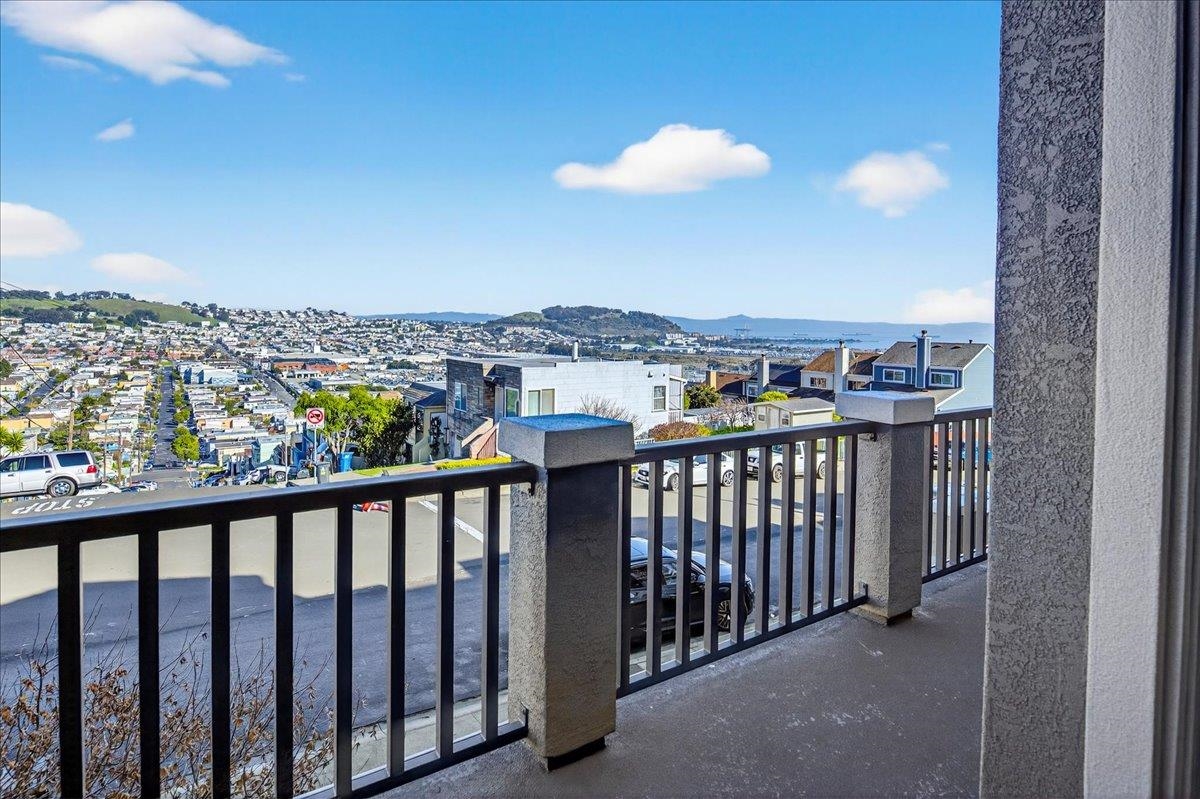 Detail Gallery Image 5 of 60 For 209 Bay Ridge Dr, Daly City,  CA 94014 - 5 Beds | 3/1 Baths