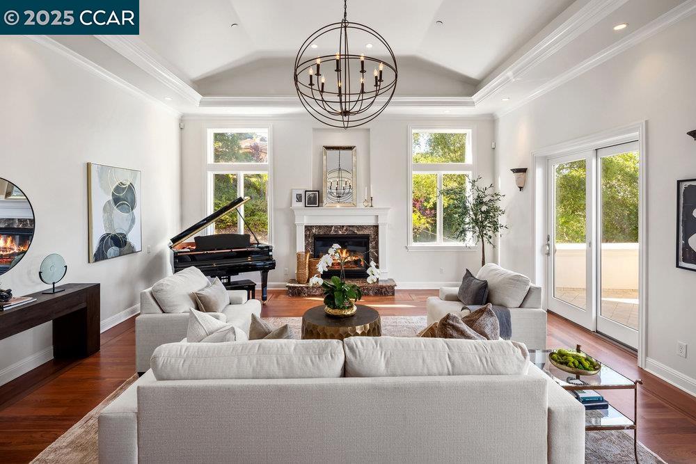 Detail Gallery Image 2 of 26 For 128 Oak Rd, Orinda,  CA 94563-3348 - 4 Beds | 4/1 Baths