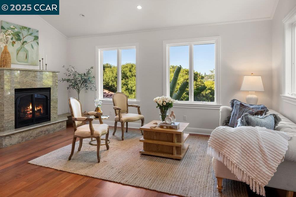 Detail Gallery Image 12 of 26 For 128 Oak Rd, Orinda,  CA 94563-3348 - 4 Beds | 4/1 Baths