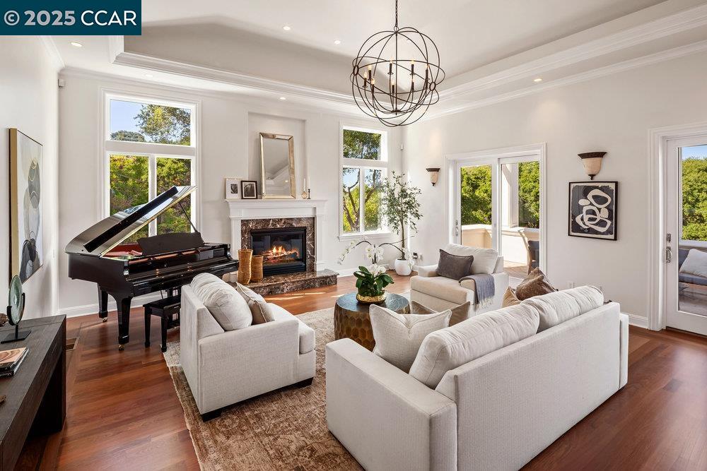 Detail Gallery Image 3 of 26 For 128 Oak Rd, Orinda,  CA 94563-3348 - 4 Beds | 4/1 Baths