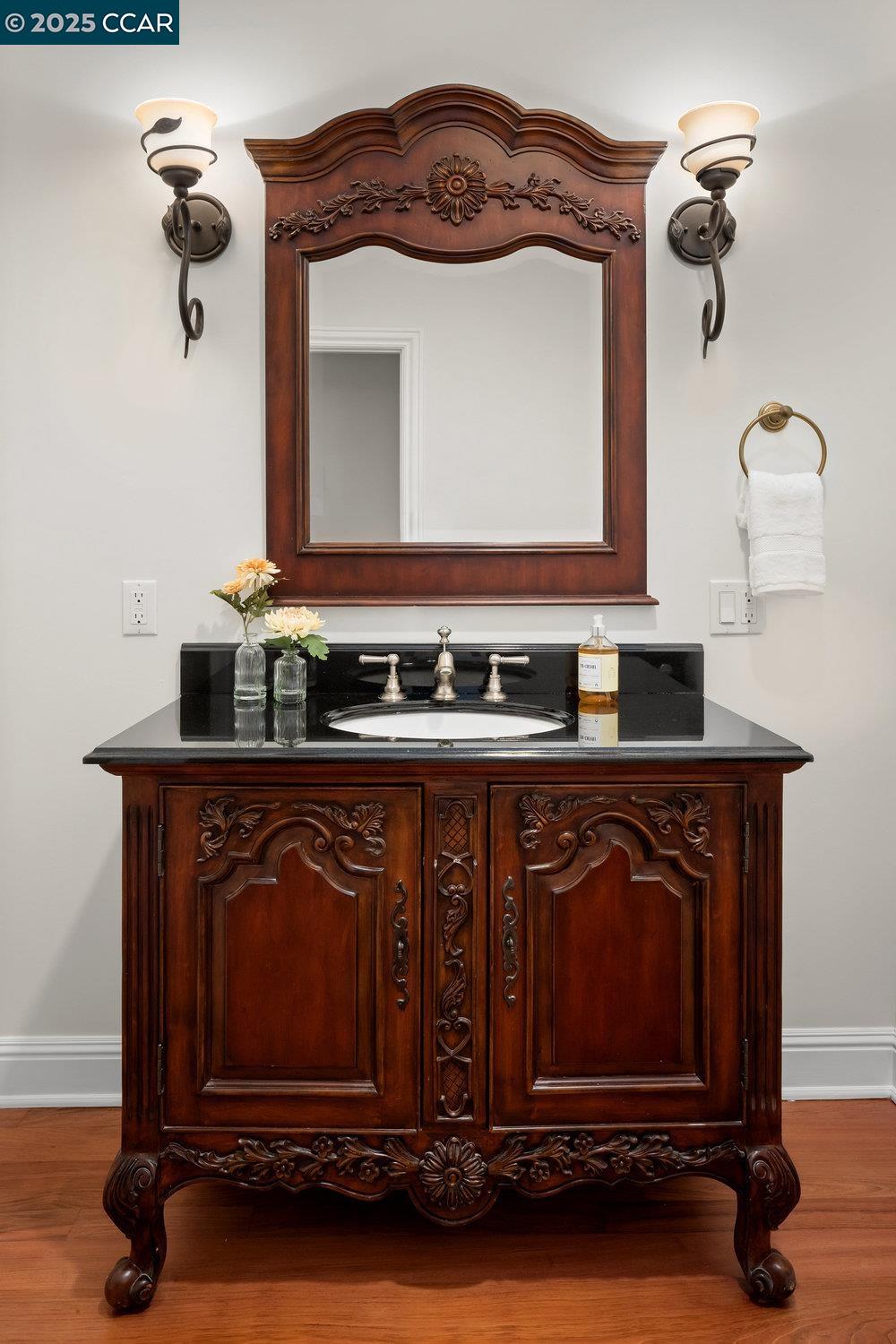 Detail Gallery Image 23 of 26 For 128 Oak Rd, Orinda,  CA 94563-3348 - 4 Beds | 4/1 Baths