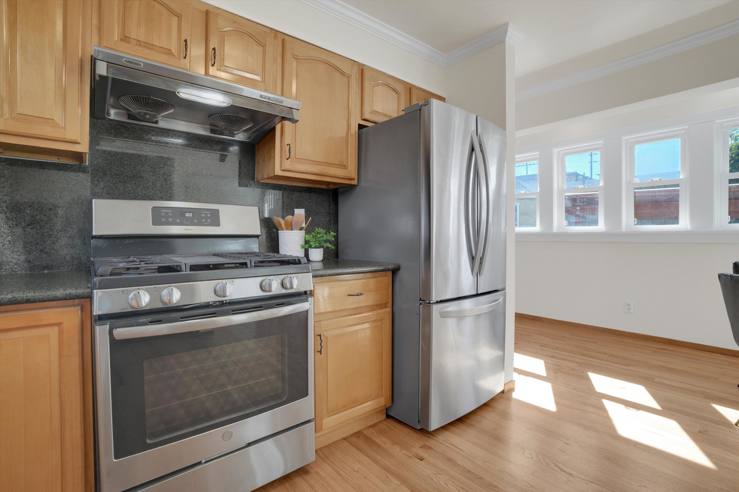 Detail Gallery Image 12 of 32 For 1821 Grand St, Alameda,  CA 94501 - 3 Beds | 1/1 Baths