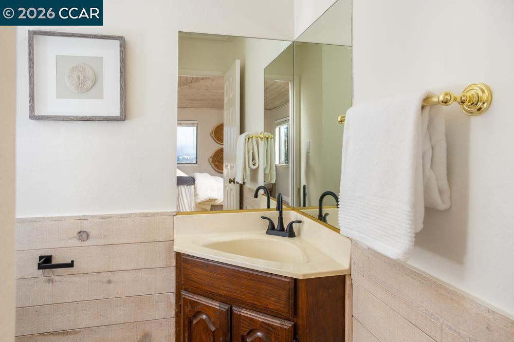 Detail Gallery Image 11 of 39 For 2542 Mockingbird Hill Rd, Walnut Creek,  CA 94597 - 4 Beds | 2/1 Baths