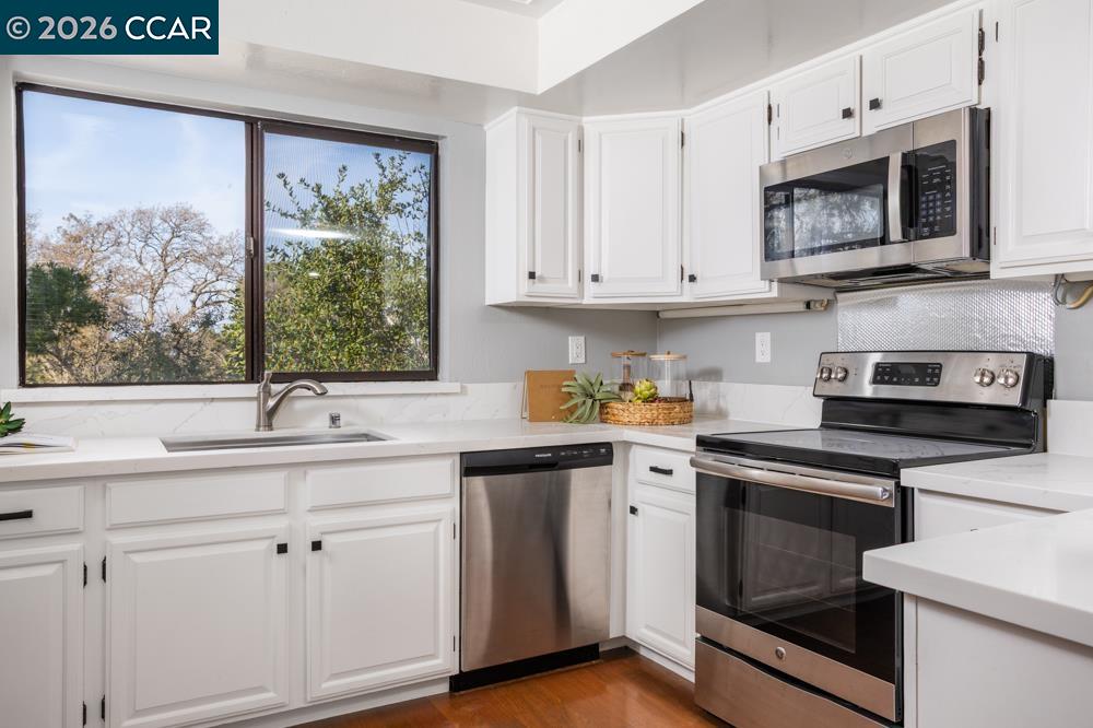 Detail Gallery Image 17 of 39 For 2542 Mockingbird Hill Rd, Walnut Creek,  CA 94597 - 4 Beds | 2/1 Baths