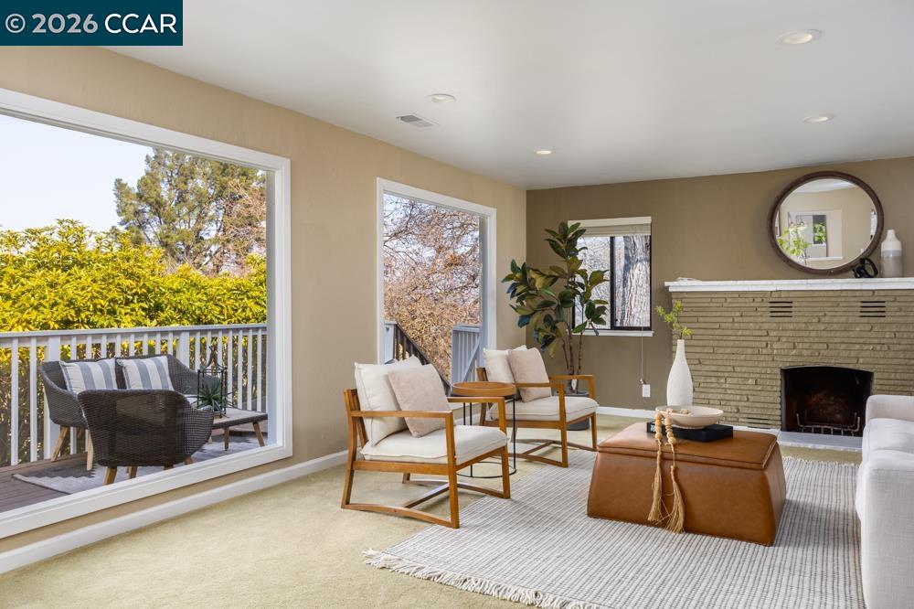 Detail Gallery Image 4 of 39 For 2542 Mockingbird Hill Rd, Walnut Creek,  CA 94597 - 4 Beds | 2/1 Baths