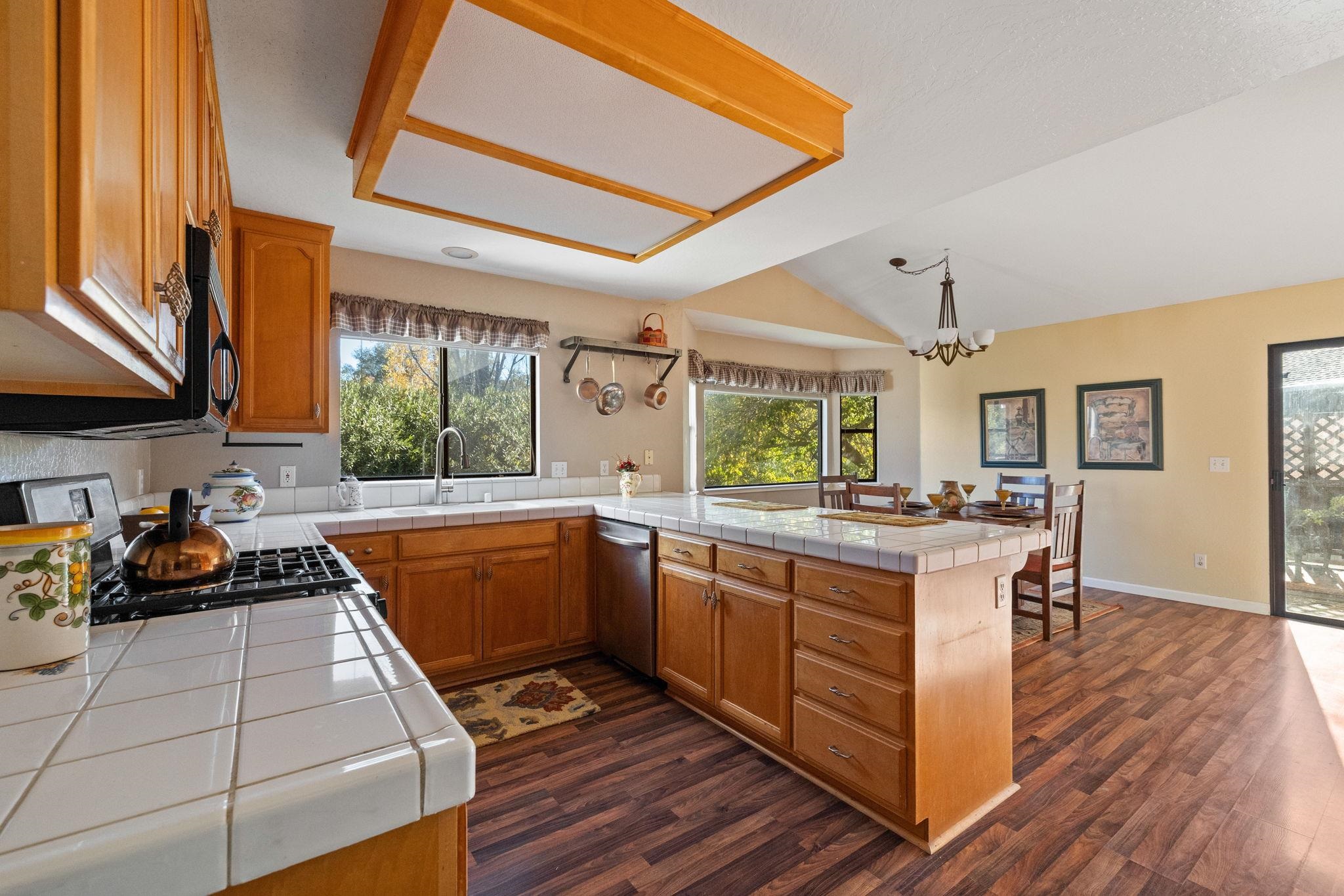 Detail Gallery Image 11 of 54 For 868 Live Oak Dr, Angels Camp,  CA 95222 - 3 Beds | 2 Baths