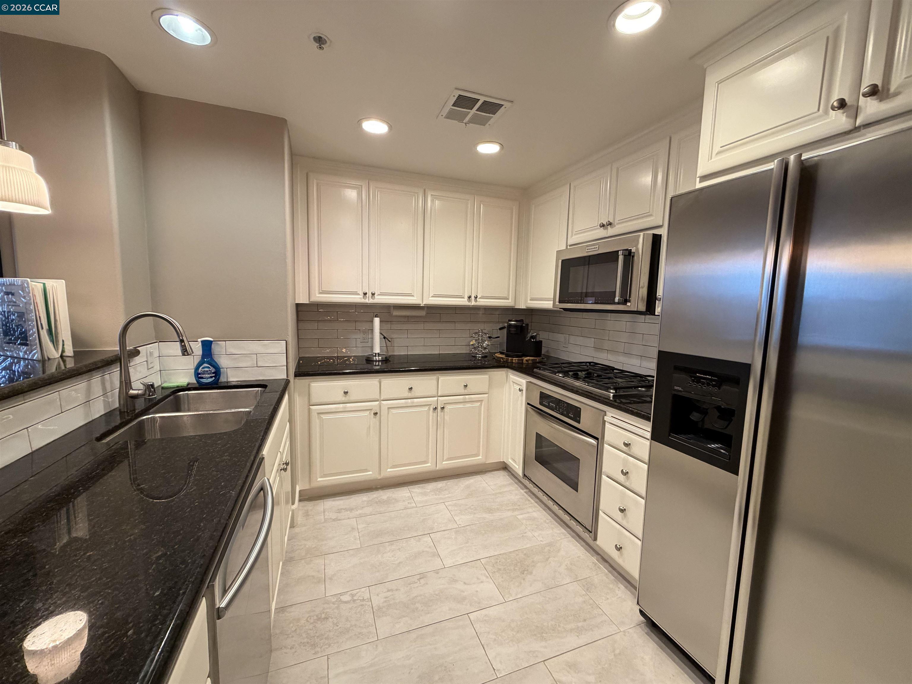 Detail Gallery Image 5 of 18 For 1800 Alma Ave #402,  Walnut Creek,  CA 94596 - 2 Beds | 2 Baths