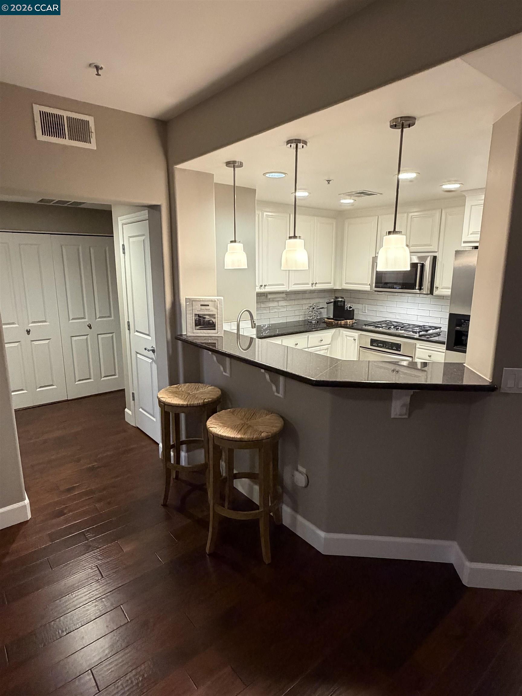 Detail Gallery Image 6 of 18 For 1800 Alma Ave #402,  Walnut Creek,  CA 94596 - 2 Beds | 2 Baths