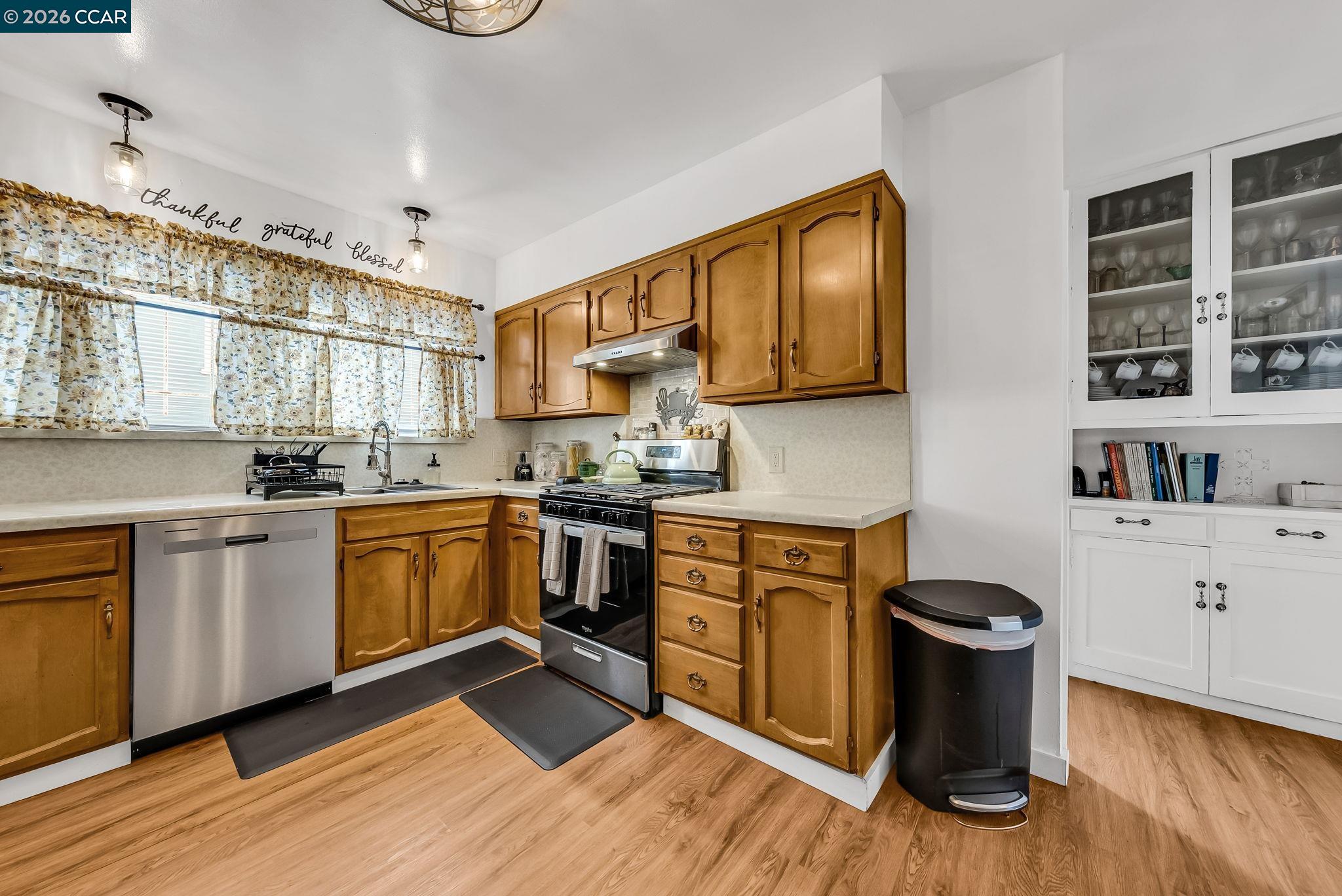 Detail Gallery Image 15 of 38 For 2628 Logan St, Oakland,  CA 94601 - 3 Beds | 1 Baths