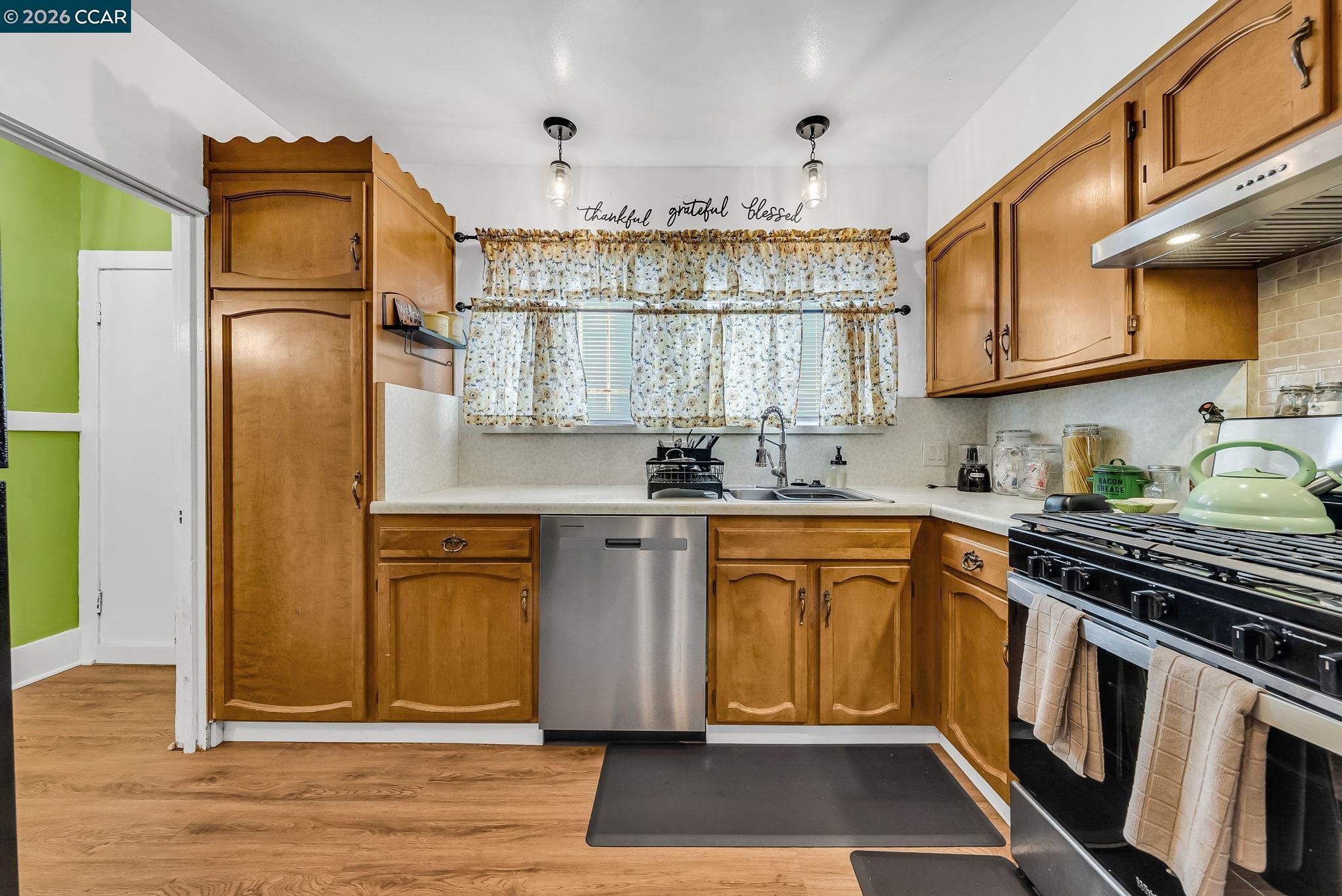 Detail Gallery Image 17 of 38 For 2628 Logan St, Oakland,  CA 94601 - 3 Beds | 1 Baths