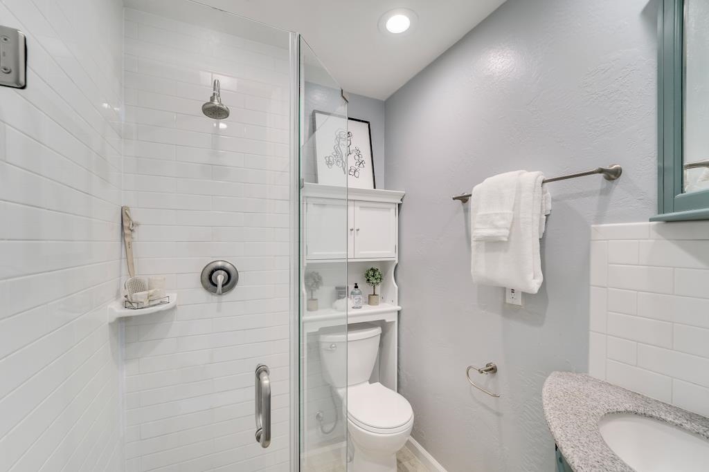 Detail Gallery Image 16 of 60 For 1022 Chestnut Street, Oakland,  CA 94607-2716 - 3 Beds | 2 Baths