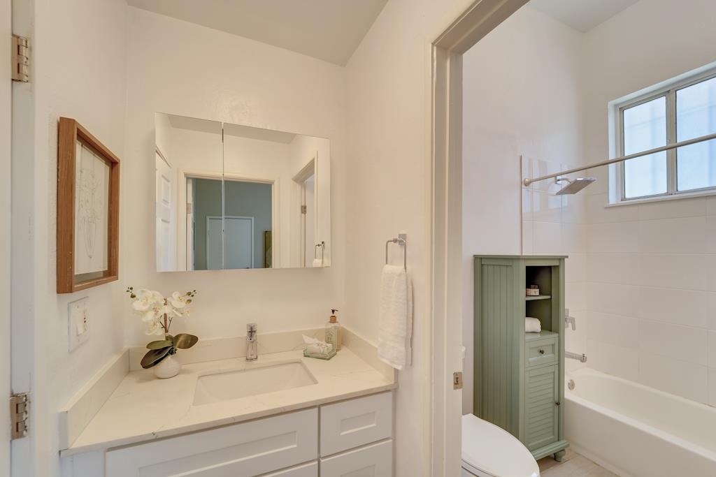 Detail Gallery Image 17 of 60 For 1022 Chestnut Street, Oakland,  CA 94607-2716 - 3 Beds | 2 Baths