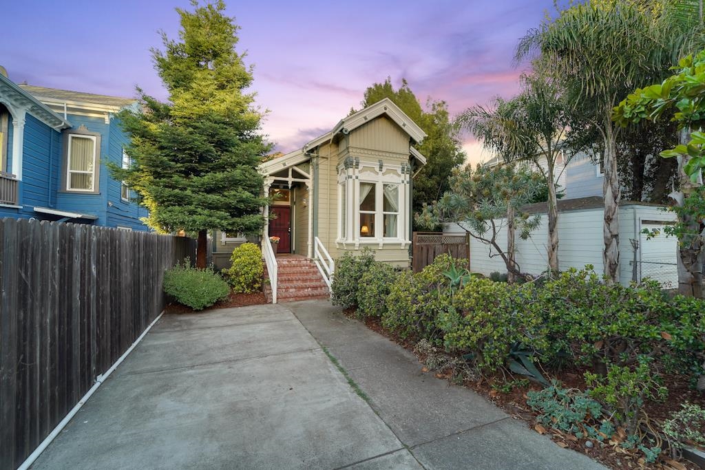 Detail Gallery Image 3 of 60 For 1022 Chestnut Street, Oakland,  CA 94607-2716 - 3 Beds | 2 Baths