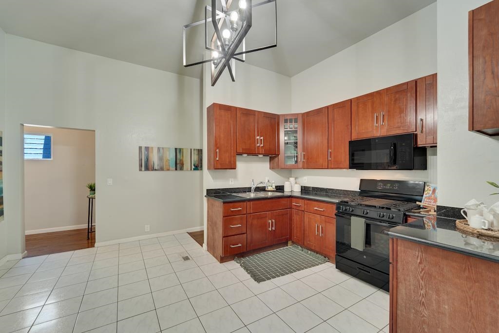 Detail Gallery Image 10 of 60 For 1022 Chestnut Street, Oakland,  CA 94607-2716 - 3 Beds | 2 Baths