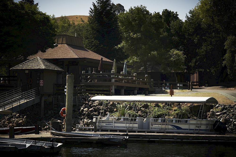 Detail Gallery Image 34 of 41 For 4515 Ewing Rd, Castro Valley,  CA 94546-1013 - 4 Beds | 2 Baths