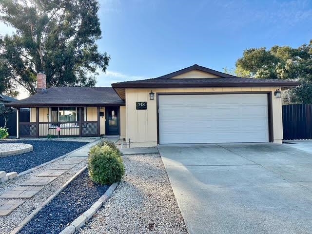 Detail Gallery Image 3 of 30 For 748 Windward Dr, Rodeo,  CA 94572 - 3 Beds | 2 Baths