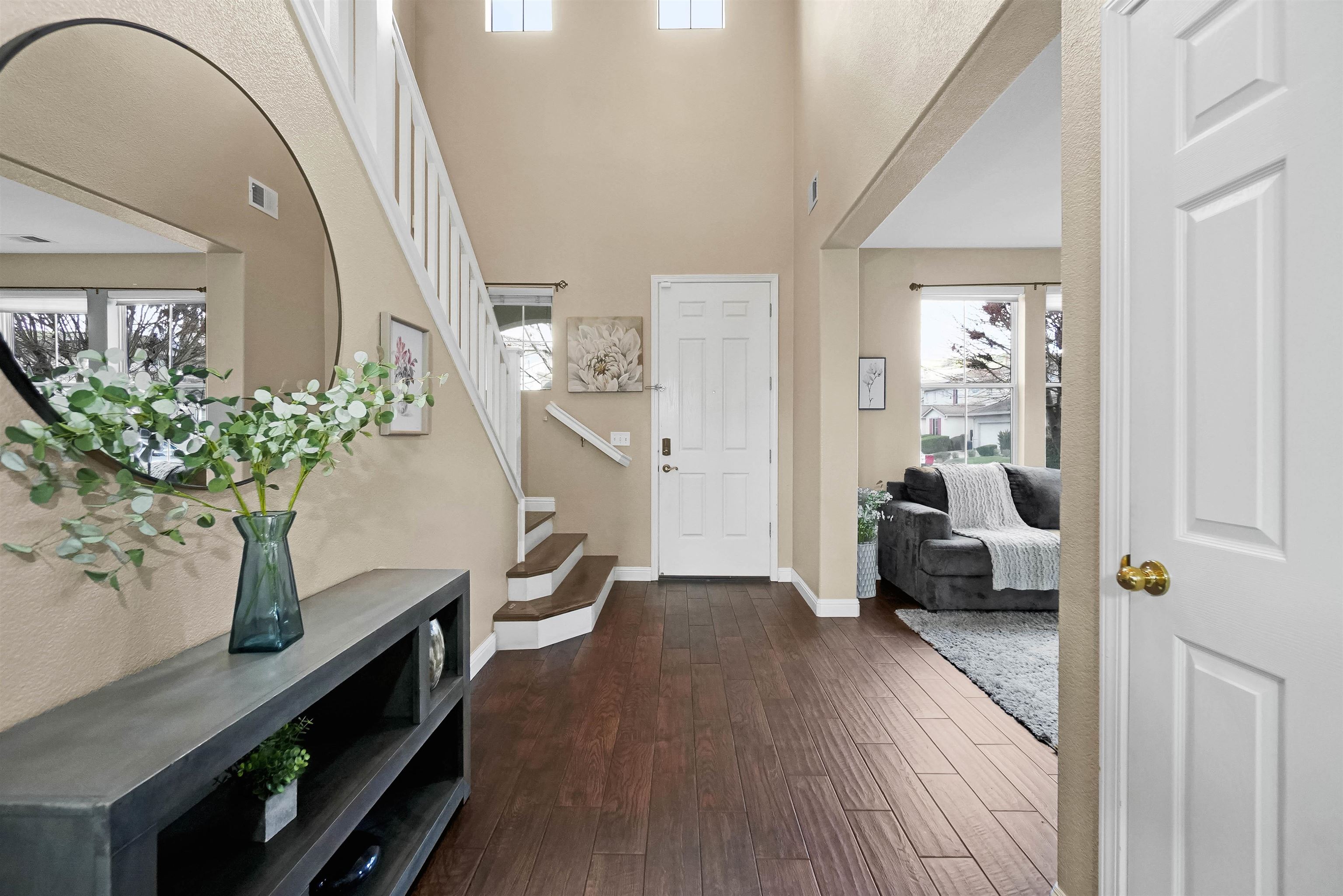 Detail Gallery Image 8 of 44 For 327 Brookview Way, Hayward,  CA 94544 - 4 Beds | 2/1 Baths