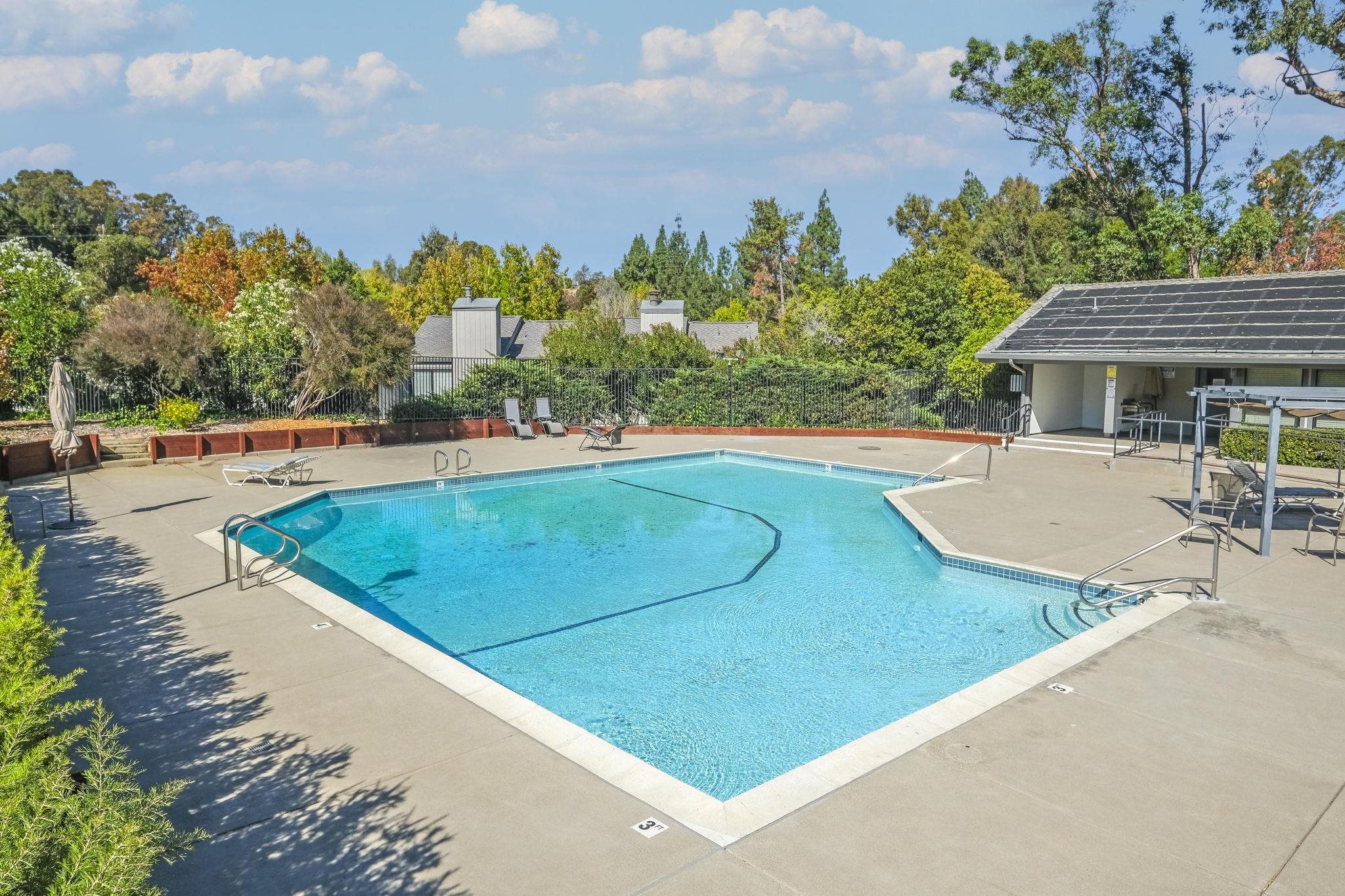 Detail Gallery Image 32 of 39 For 1444 Ashwood Drive, Martinez,  CA 94553 - 2 Beds | 1/1 Baths