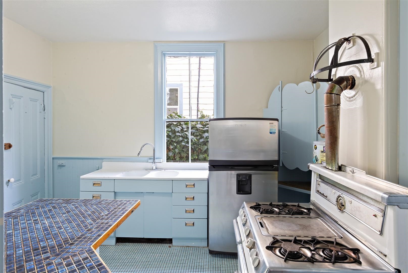 Detail Gallery Image 9 of 26 For 2415 Blake St, Berkeley,  CA 94704 - – Beds | – Baths