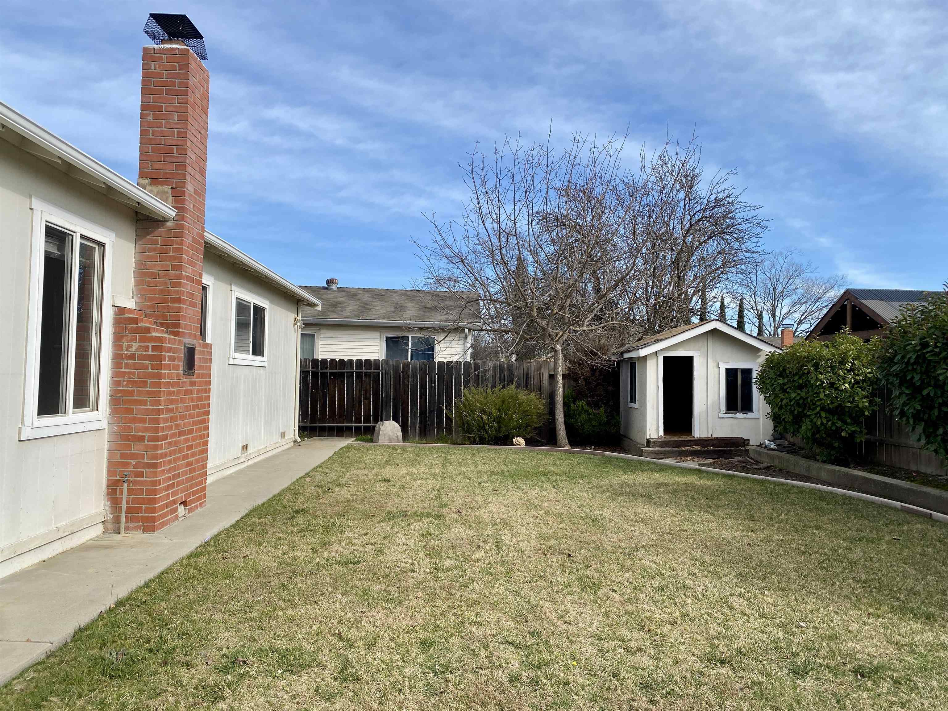 Detail Gallery Image 2 of 10 For 5865 Idlewild Ave, Livermore,  CA 94551-5632 - 4 Beds | 2 Baths