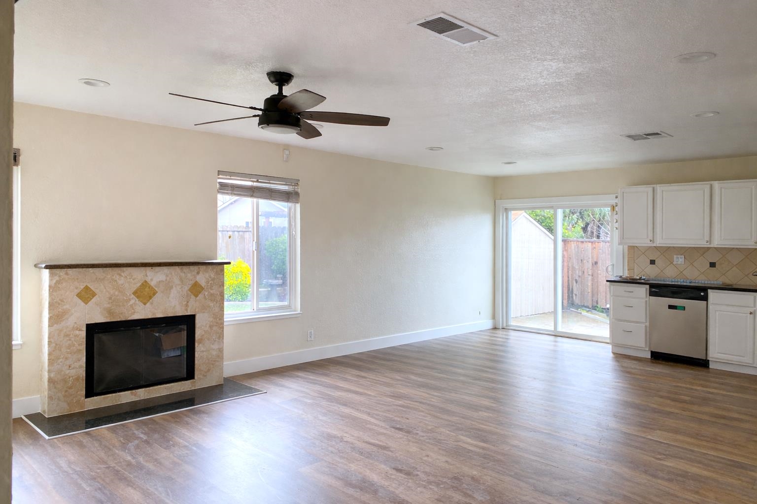 Detail Gallery Image 3 of 10 For 5865 Idlewild Ave, Livermore,  CA 94551-5632 - 4 Beds | 2 Baths