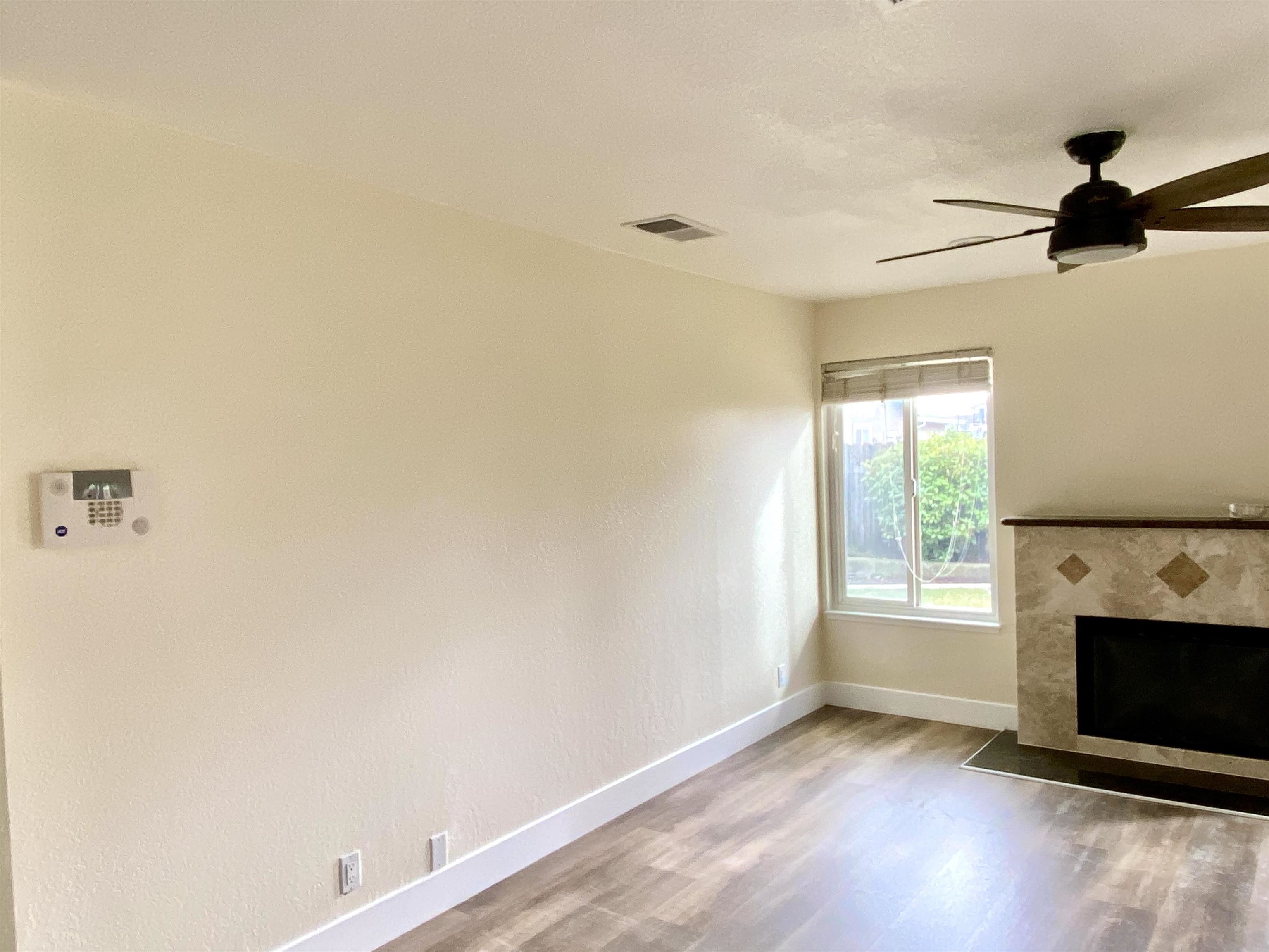 Detail Gallery Image 4 of 10 For 5865 Idlewild Ave, Livermore,  CA 94551-5632 - 4 Beds | 2 Baths