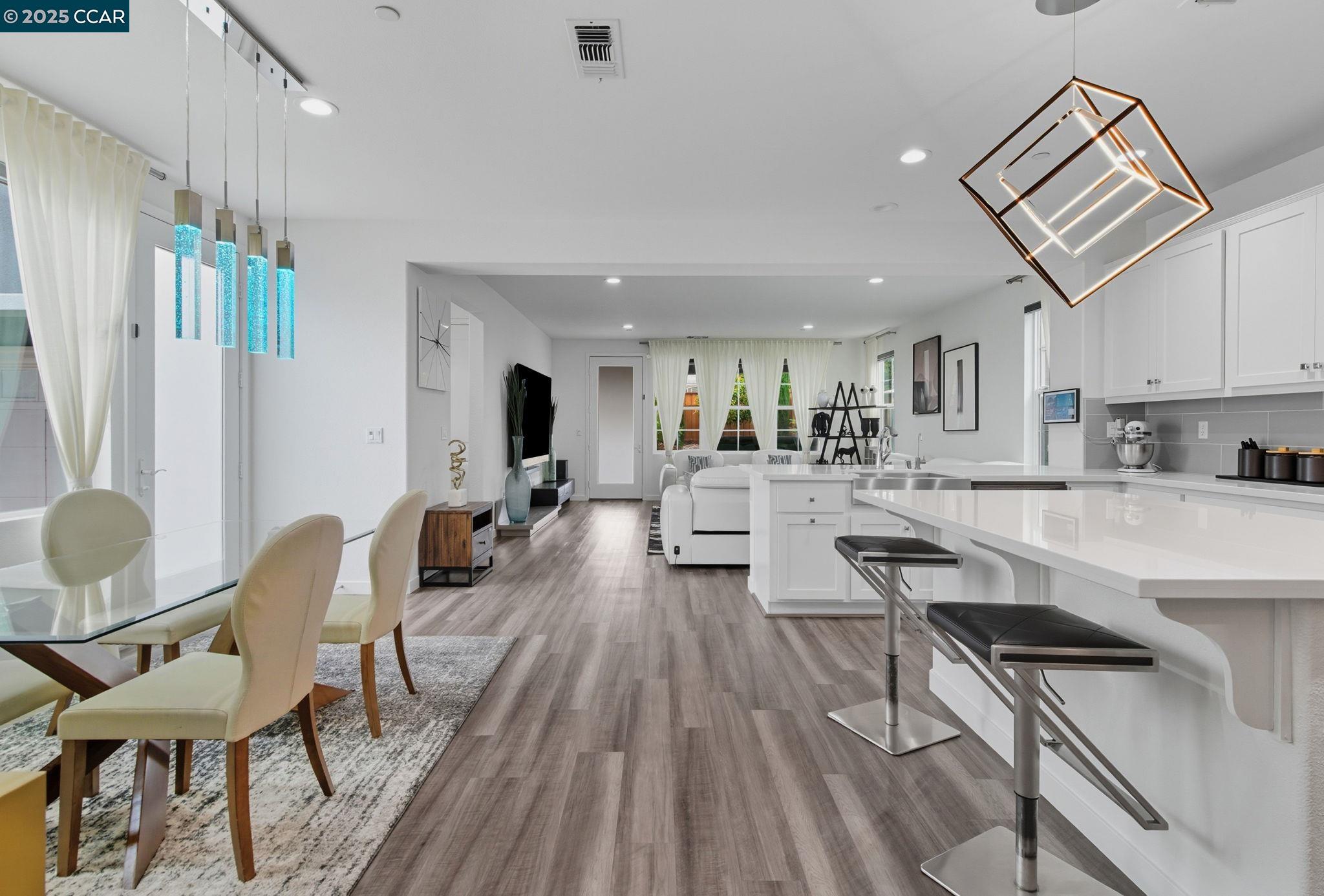 Detail Gallery Image 10 of 55 For 320 E Angelina Ave, Mountain House,  CA 95391 - 3 Beds | 2/1 Baths