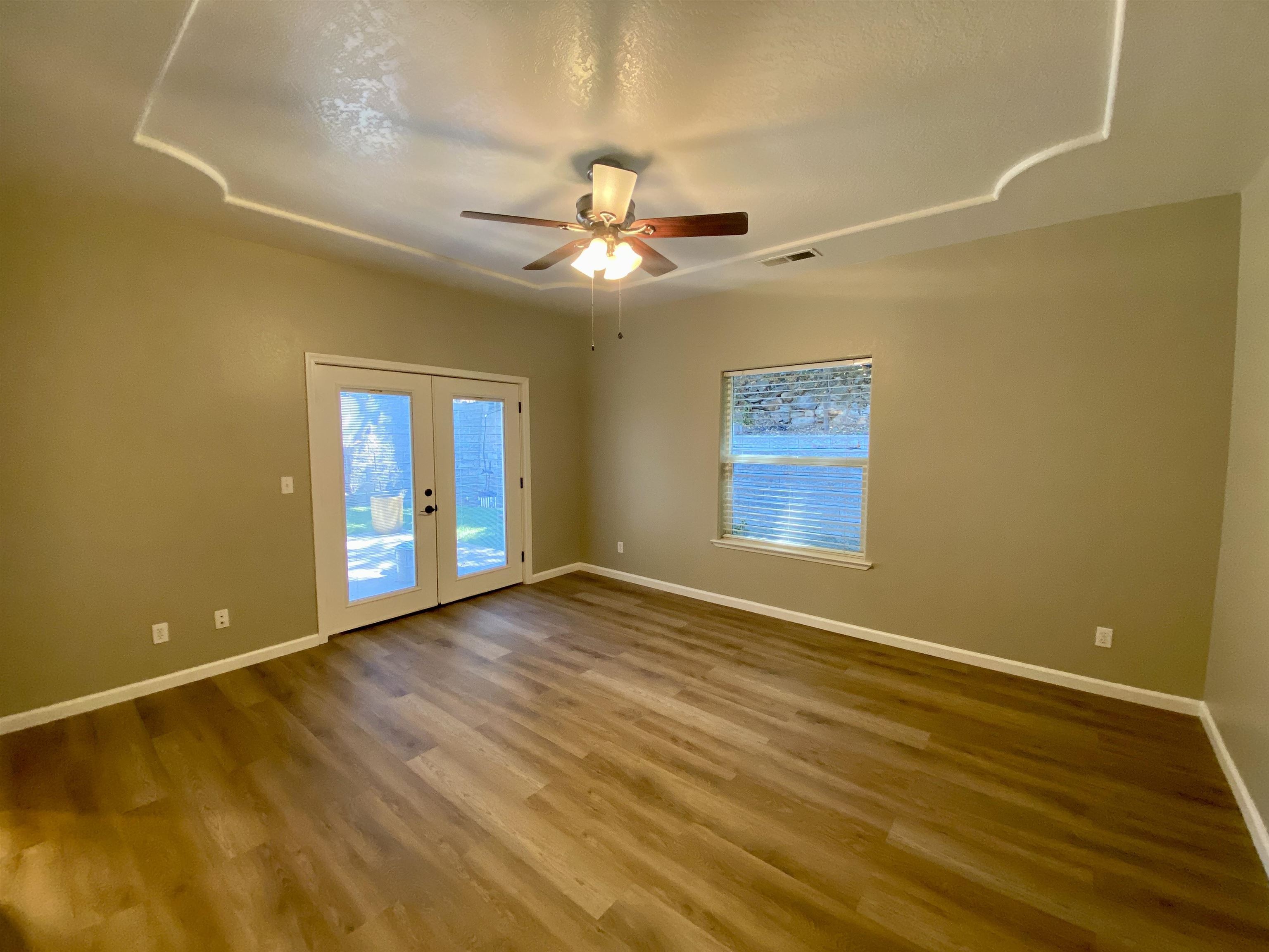 Detail Gallery Image 11 of 34 For 18197 Hammer Ln, Tuolumne,  CA 95379 - 3 Beds | 2 Baths