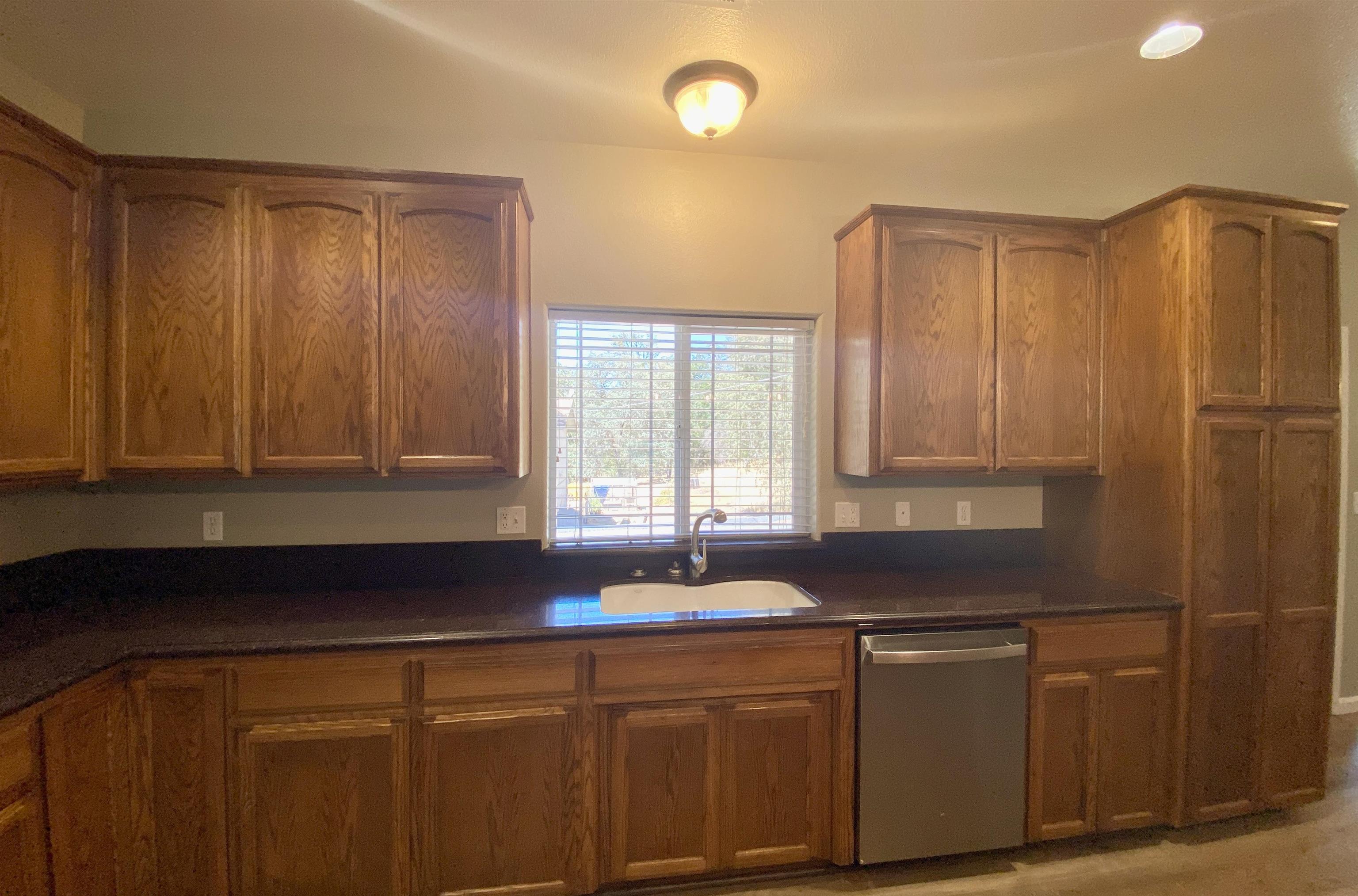 Detail Gallery Image 6 of 34 For 18197 Hammer Ln, Tuolumne,  CA 95379 - 3 Beds | 2 Baths