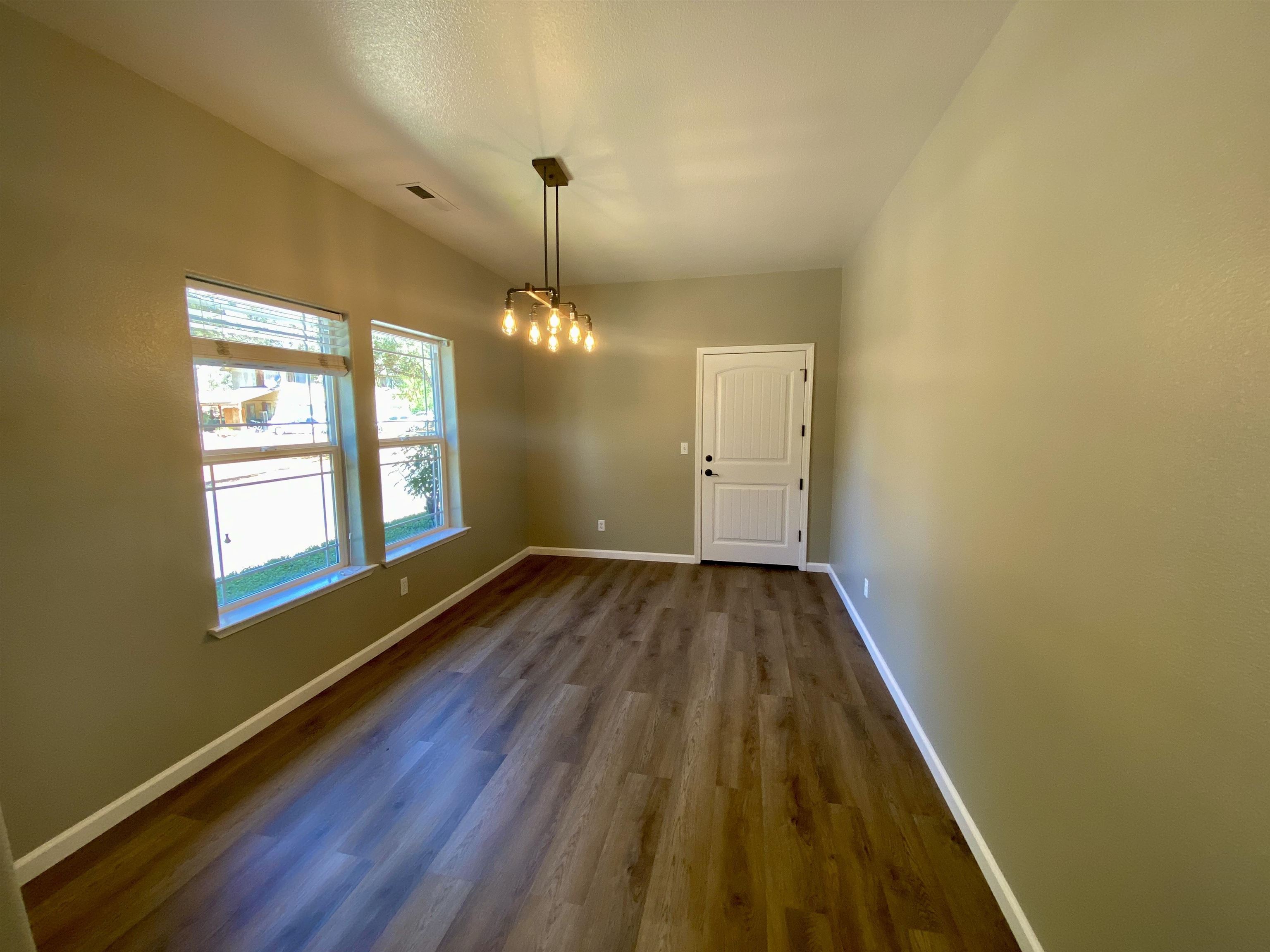 Detail Gallery Image 9 of 34 For 18197 Hammer Ln, Tuolumne,  CA 95379 - 3 Beds | 2 Baths