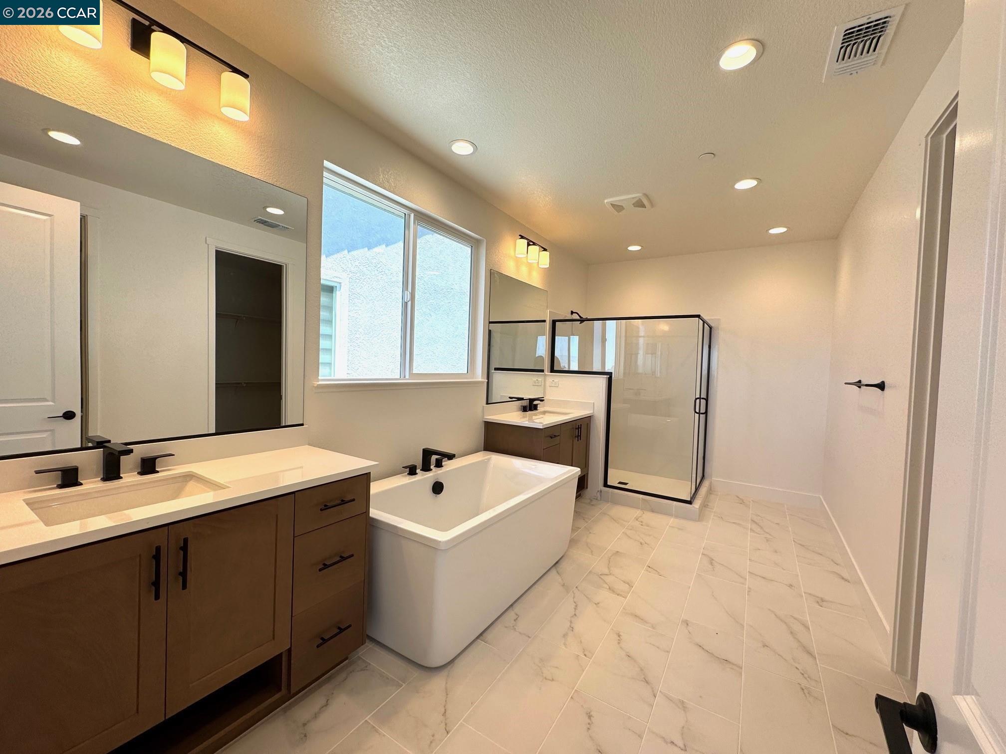 Detail Gallery Image 12 of 18 For 17585 Bushwick Lane, Lathrop,  CA 95330 - 5 Beds | 3 Baths