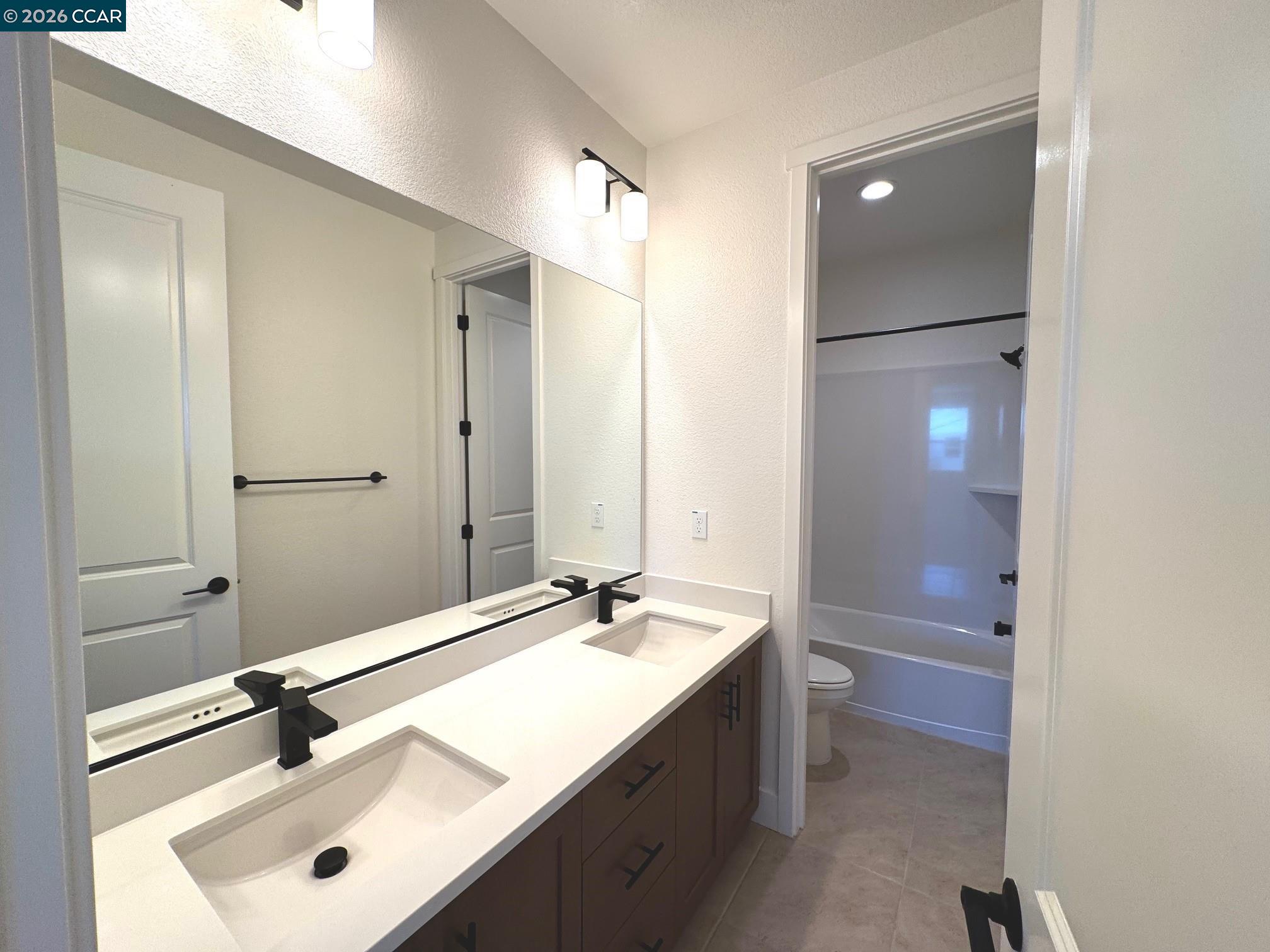 Detail Gallery Image 16 of 18 For 17585 Bushwick Lane, Lathrop,  CA 95330 - 5 Beds | 3 Baths