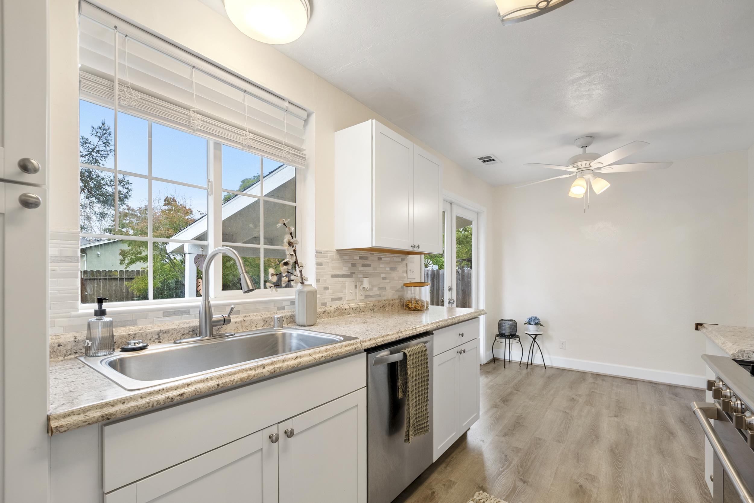 Detail Gallery Image 7 of 21 For 2561 Pacific St, Napa,  CA 94558 - 2 Beds | 1 Baths