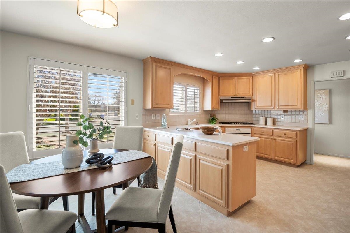 Detail Gallery Image 20 of 35 For 4141 Mattos Dr, Fremont,  CA 94536 - 4 Beds | 2/1 Baths