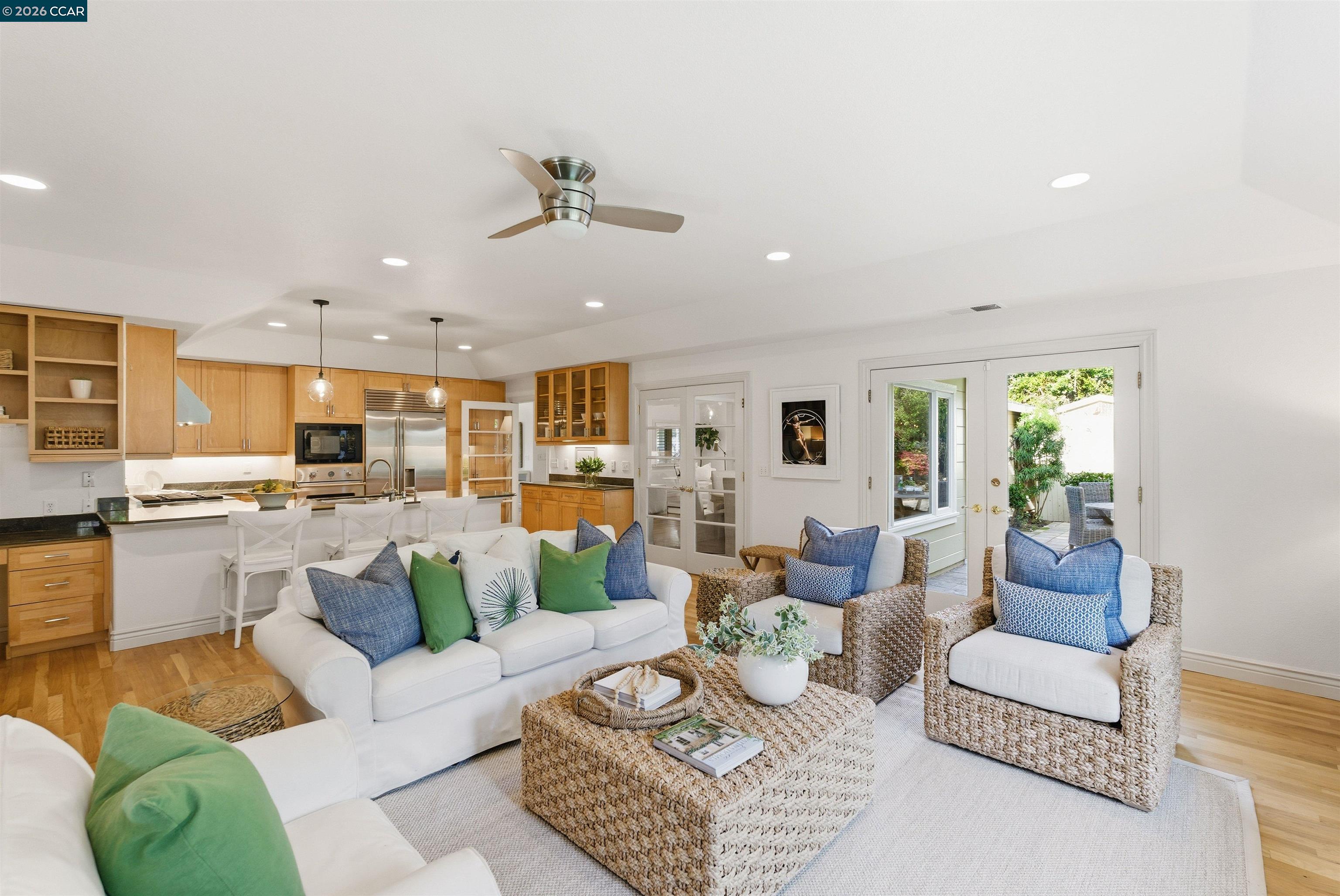 Detail Gallery Image 11 of 42 For 82 Sleepy Hollow Ln, Orinda,  CA 94563 - 5 Beds | 3 Baths