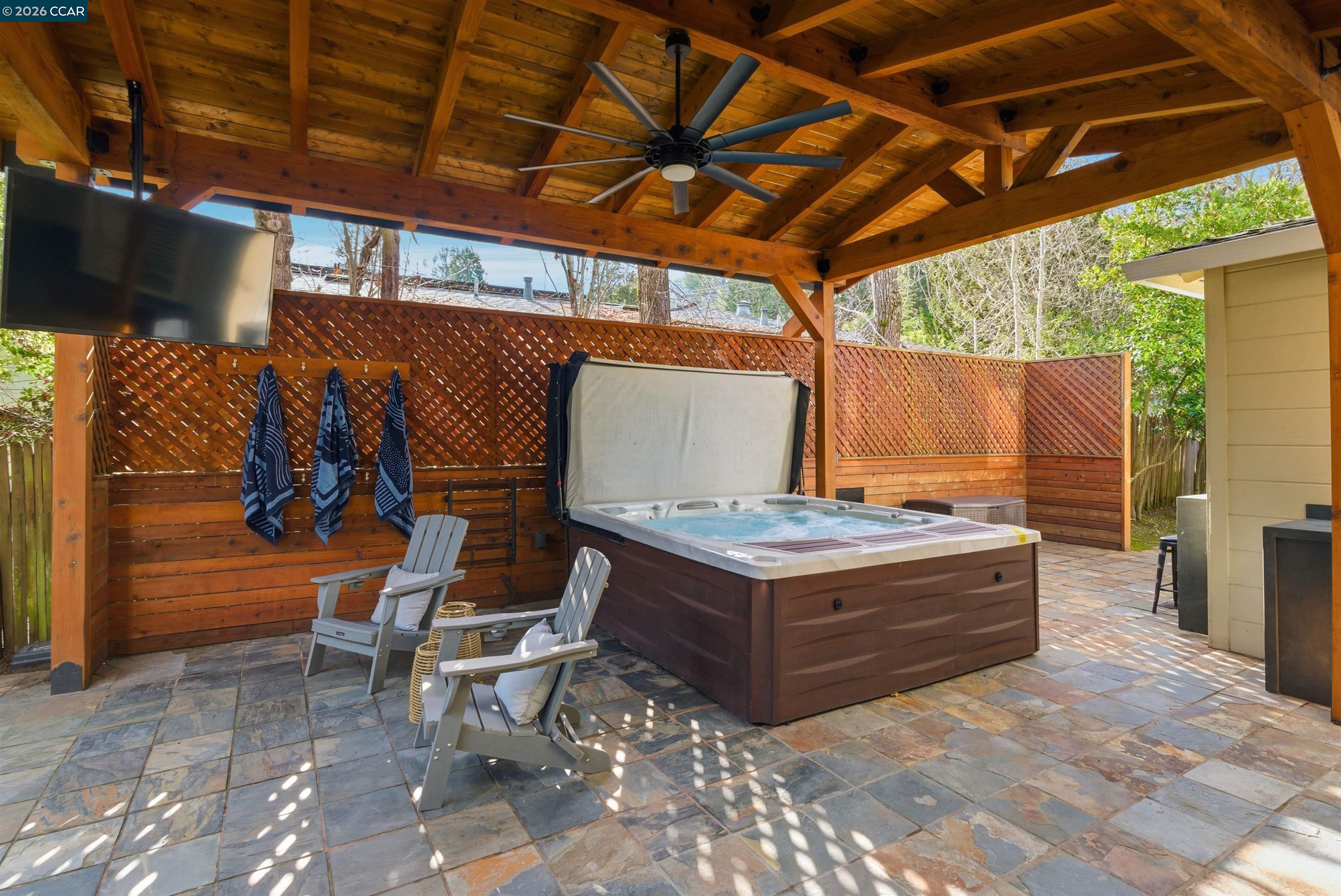 Detail Gallery Image 16 of 42 For 82 Sleepy Hollow Ln, Orinda,  CA 94563 - 5 Beds | 3 Baths