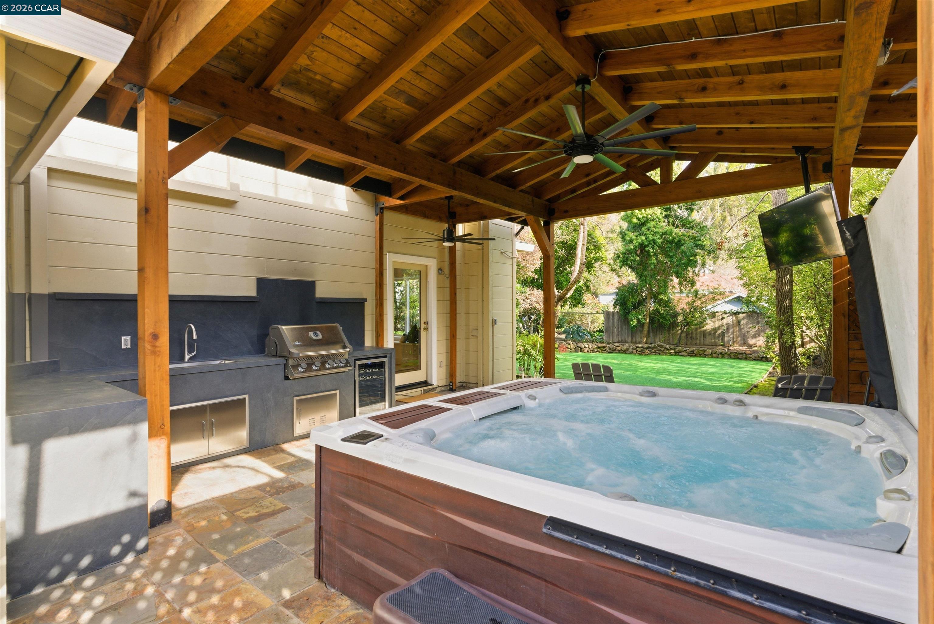 Detail Gallery Image 17 of 42 For 82 Sleepy Hollow Ln, Orinda,  CA 94563 - 5 Beds | 3 Baths