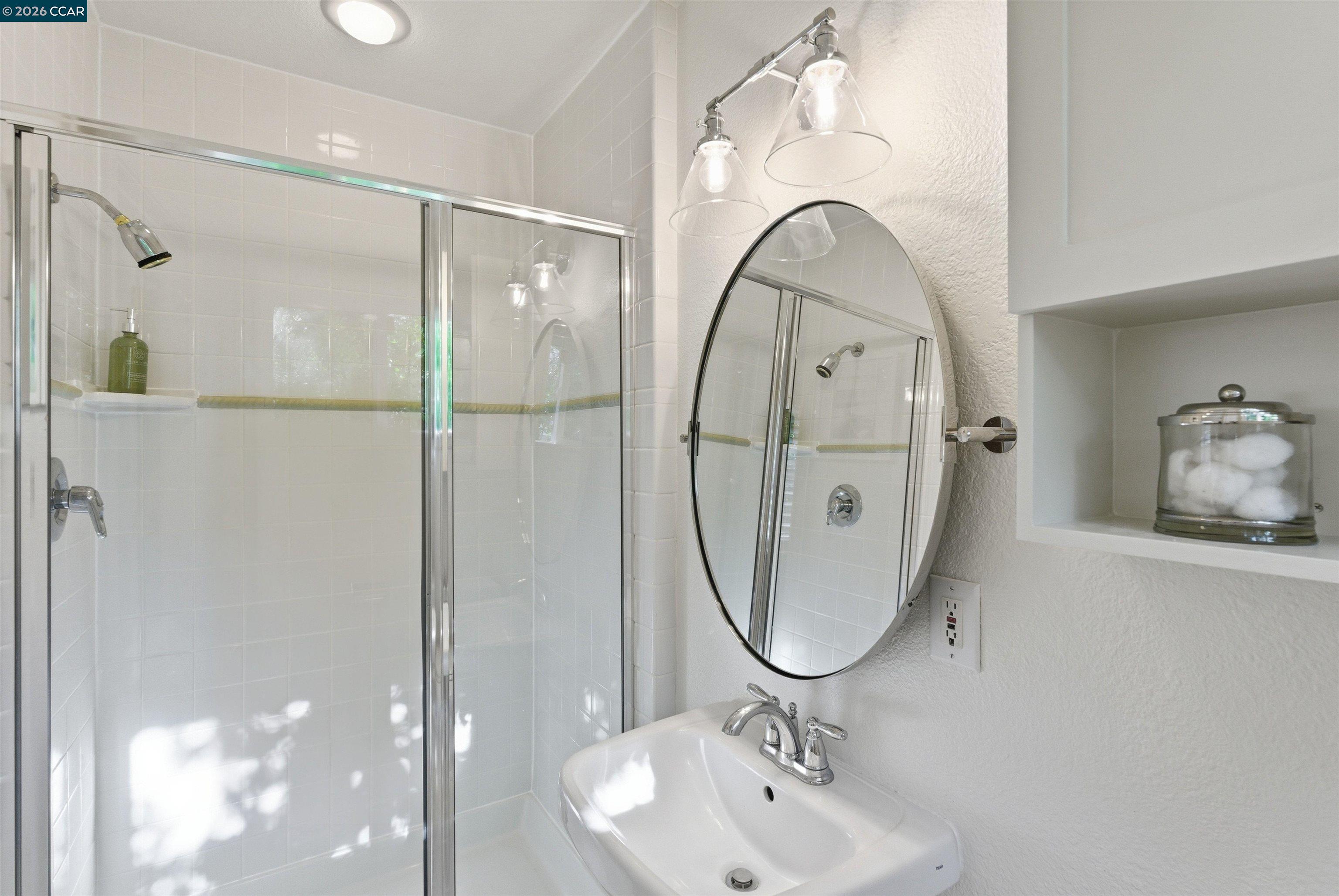 Detail Gallery Image 28 of 42 For 82 Sleepy Hollow Ln, Orinda,  CA 94563 - 5 Beds | 3 Baths