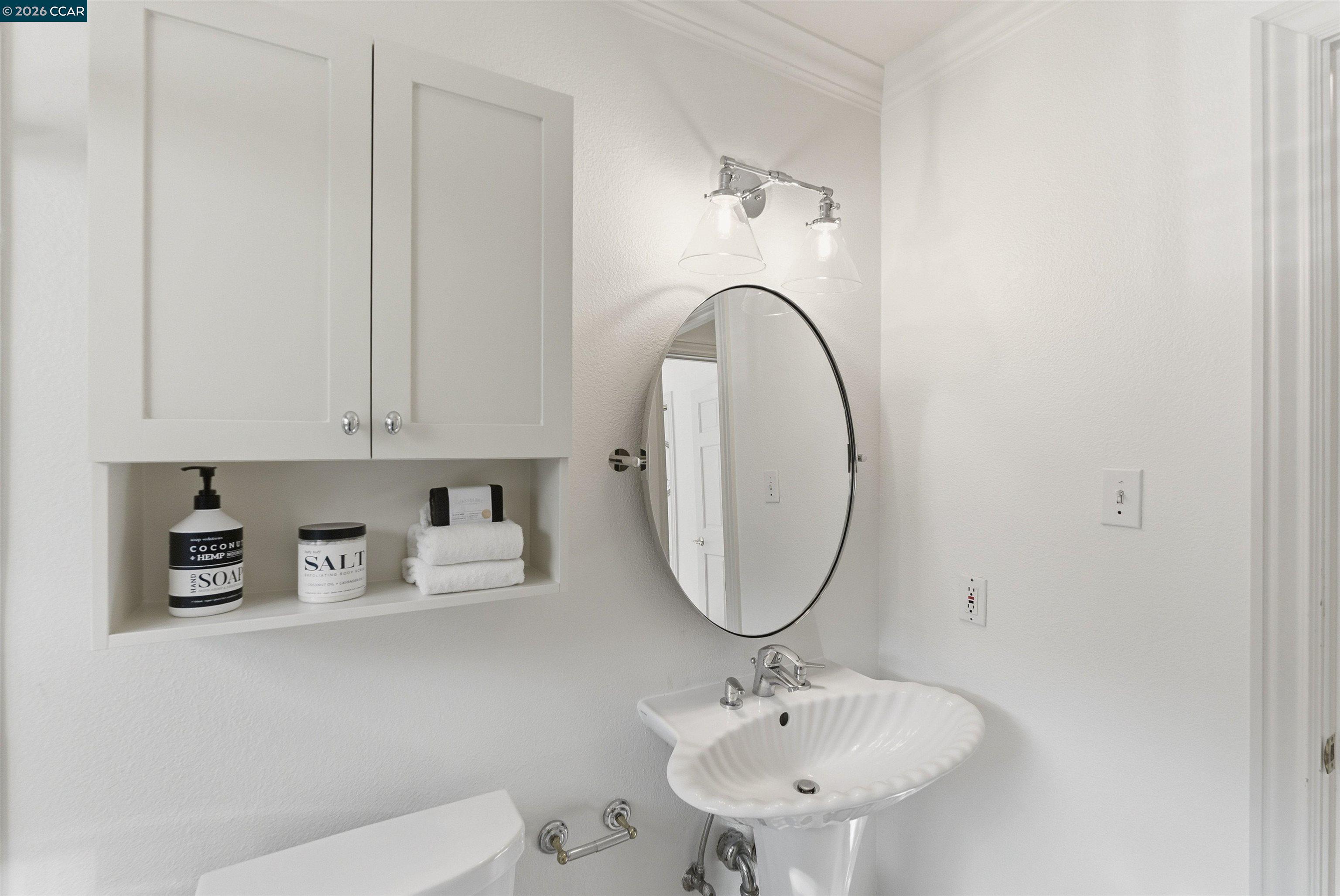 Detail Gallery Image 30 of 42 For 82 Sleepy Hollow Ln, Orinda,  CA 94563 - 5 Beds | 3 Baths