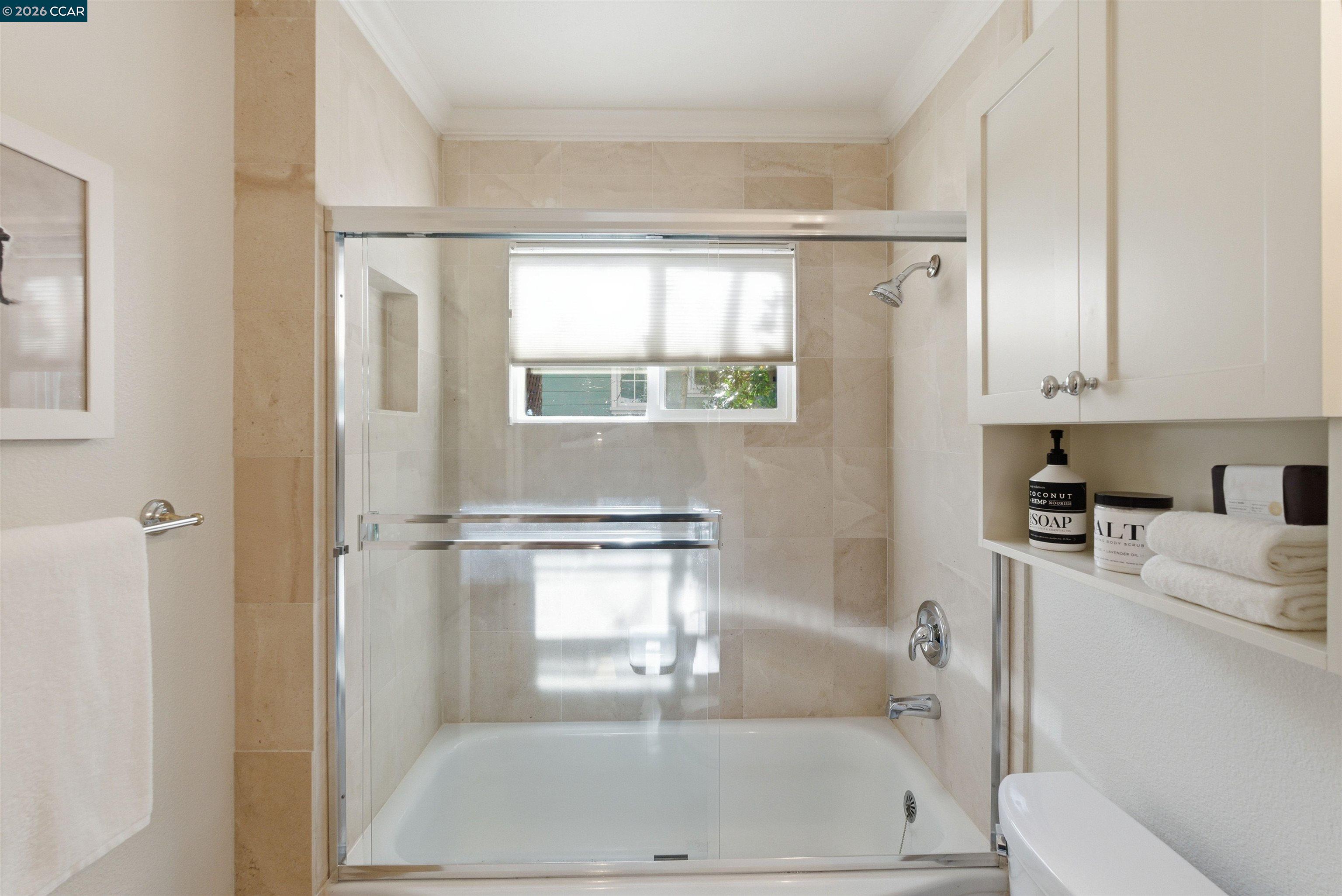 Detail Gallery Image 31 of 42 For 82 Sleepy Hollow Ln, Orinda,  CA 94563 - 5 Beds | 3 Baths