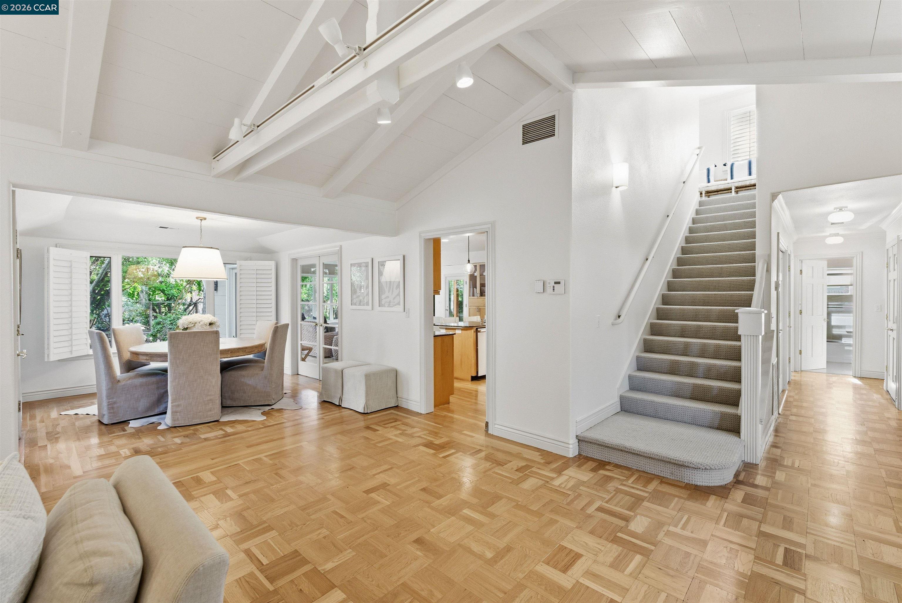 Detail Gallery Image 7 of 42 For 82 Sleepy Hollow Ln, Orinda,  CA 94563 - 5 Beds | 3 Baths