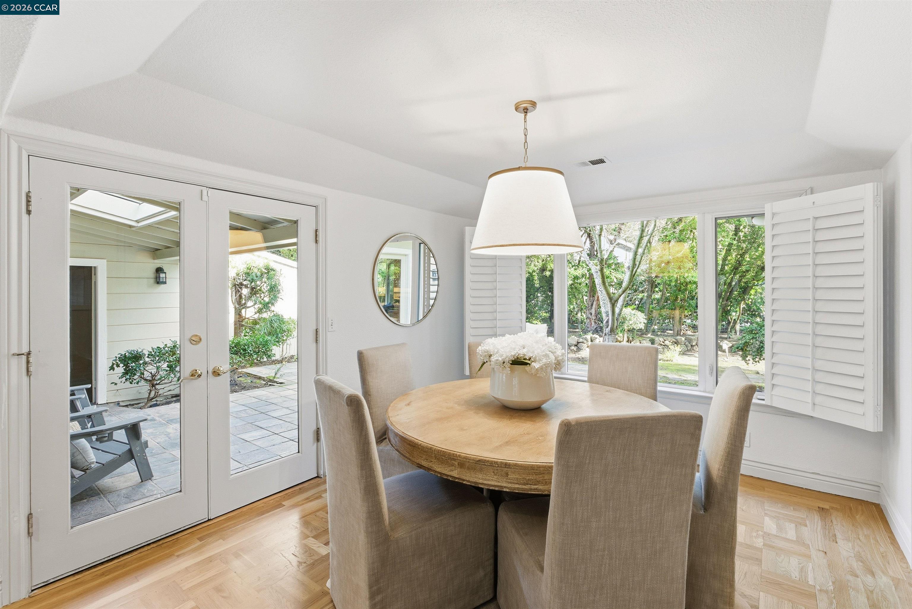 Detail Gallery Image 9 of 42 For 82 Sleepy Hollow Ln, Orinda,  CA 94563 - 5 Beds | 3 Baths