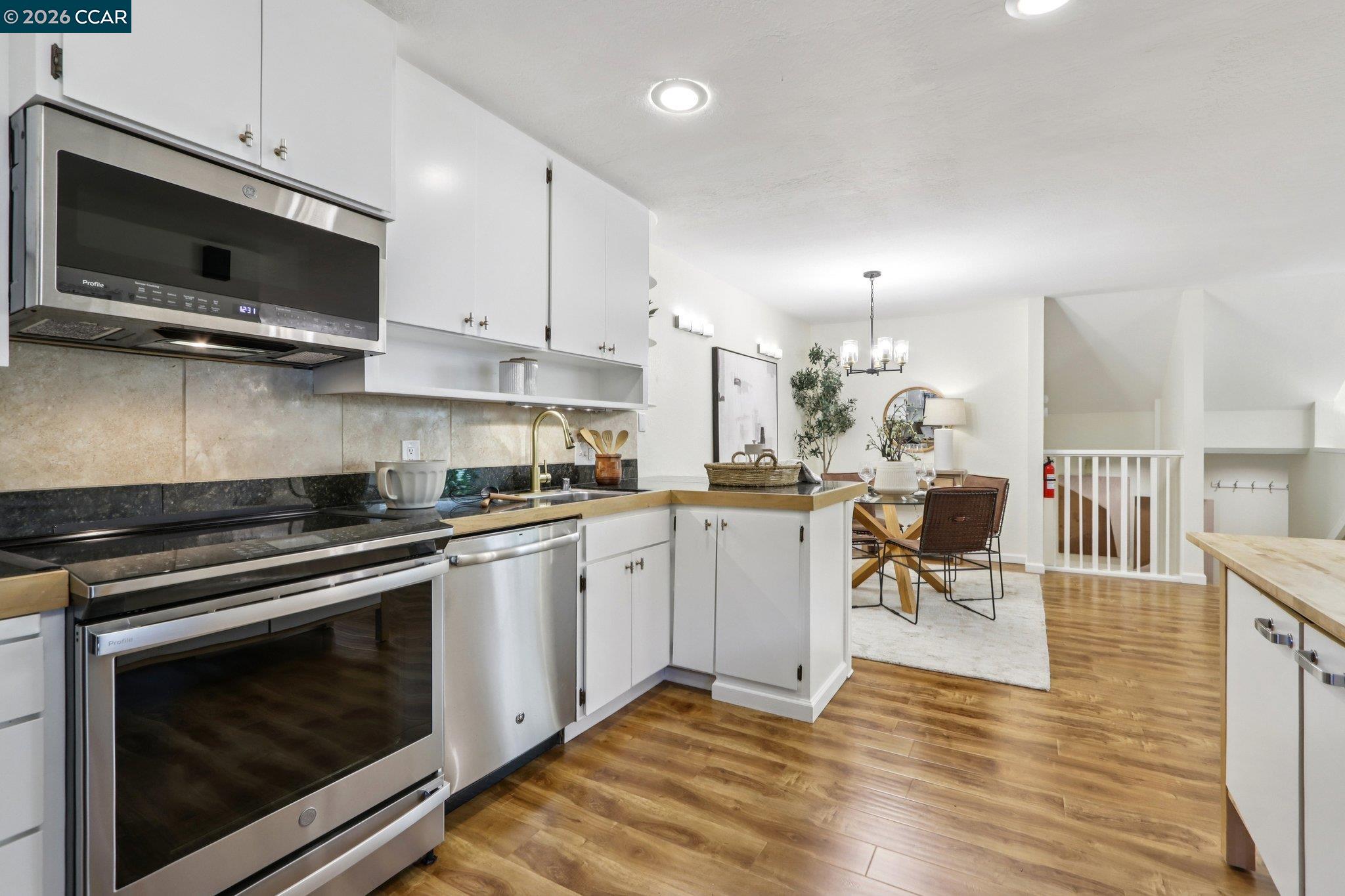 Detail Gallery Image 15 of 47 For 911 Dewing Ave, Lafayette,  CA 94549 - 3 Beds | 2/1 Baths